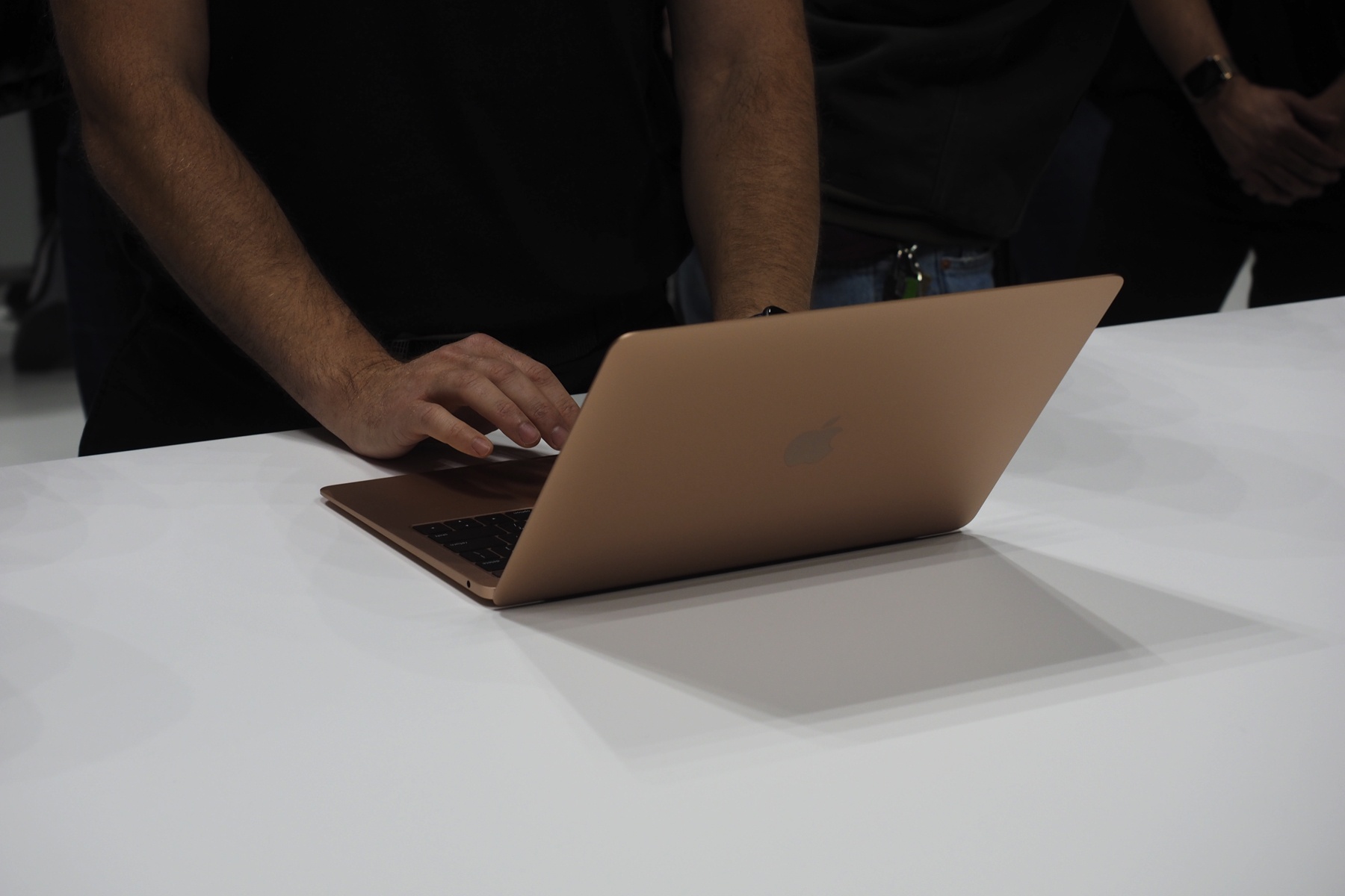 macbook air 2018 ra mat anh 5