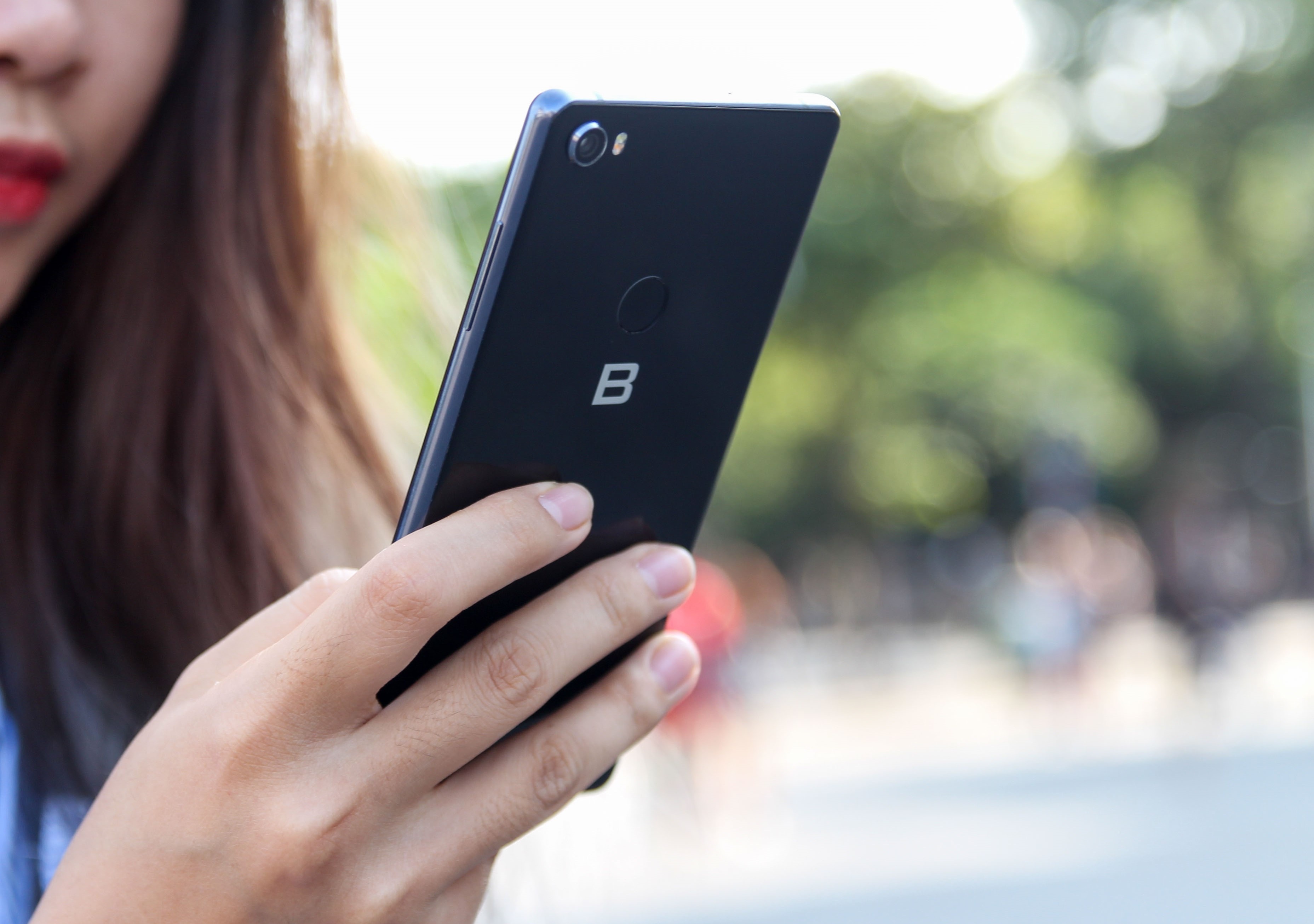 Chuyen gia cong nghe khen, che gi Bphone 3? hinh anh