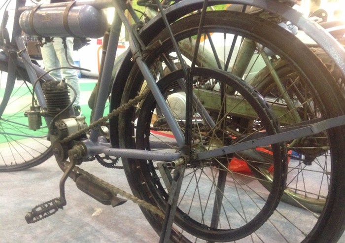 Xe may co cua Duc anh 2