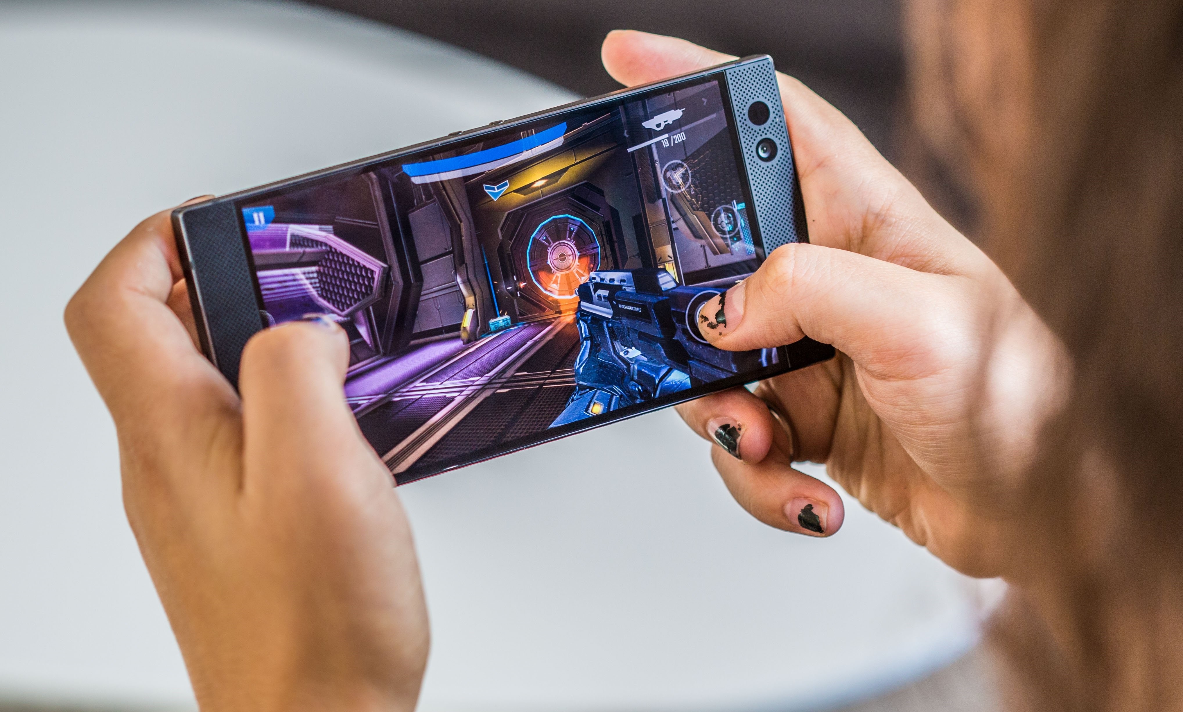 4 smartphone chuyen choi game dang chu y hinh anh