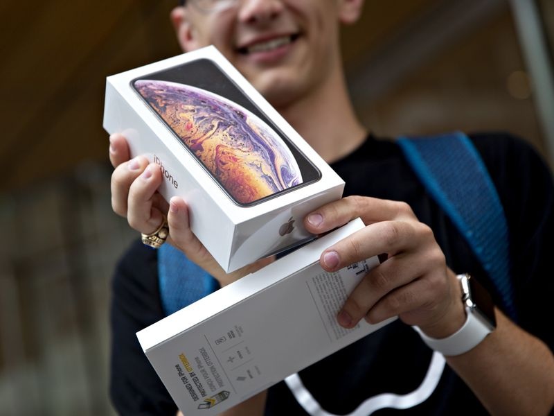 Nha may rap iPhone co the thao chay khoi Trung Quoc hinh anh