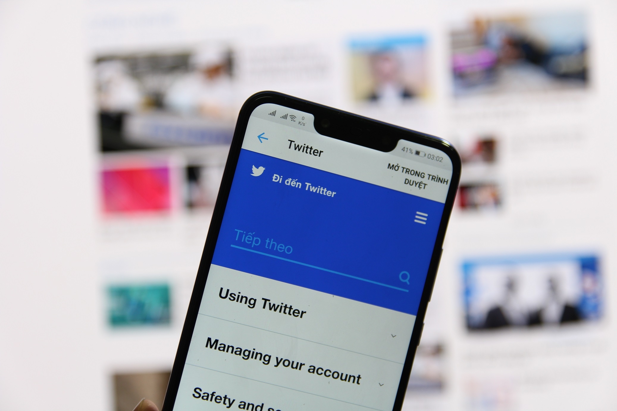 lo hong Twitter anh 1