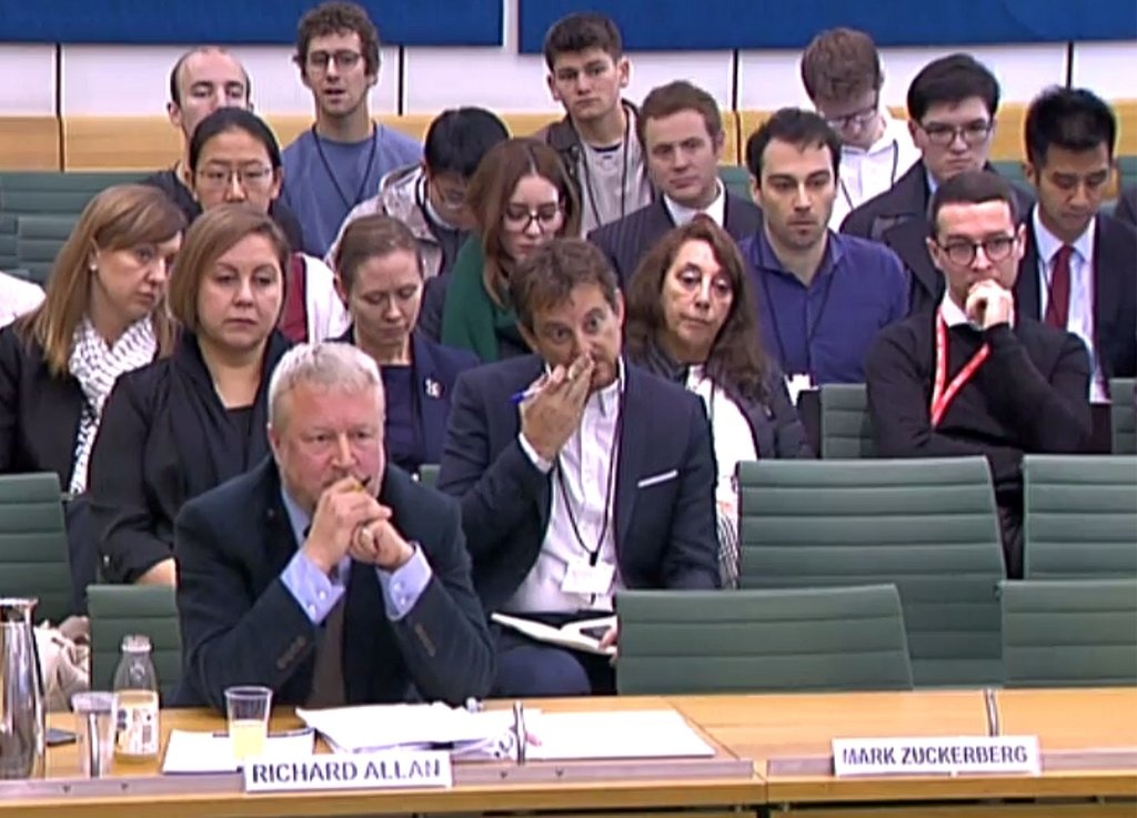 Facebook ban thong tin nguoi dung anh 2