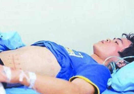 Ban than mua iPhone 4, thanh nien Trung Quoc nam vien suot 7 nam hinh anh