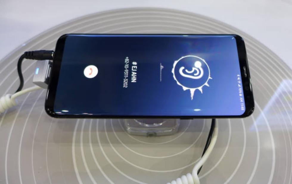 Smartphone nam 2019 cua Samsung se khong co loa thoai? hinh anh