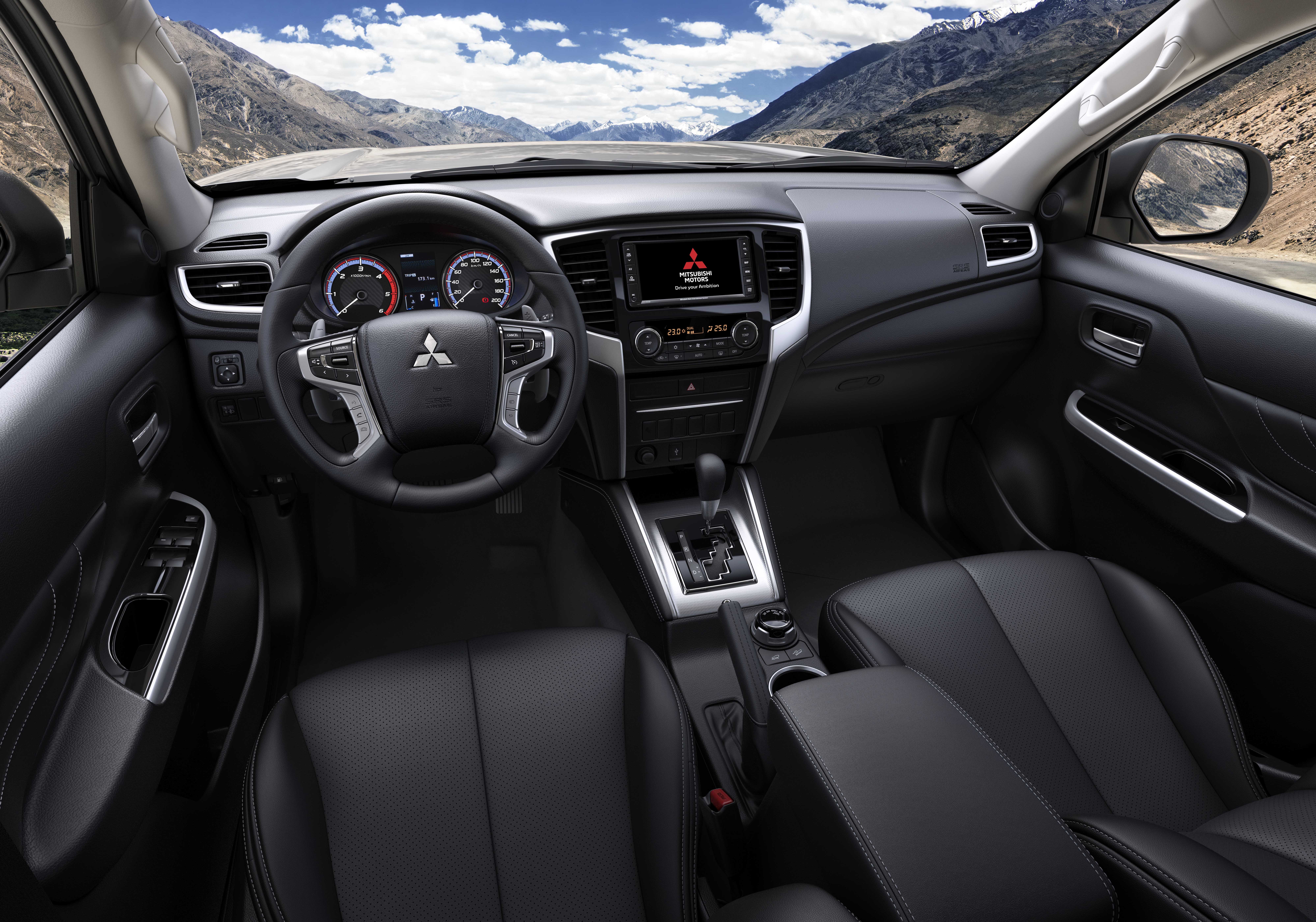 Mitsubishi Triton ra mắt ảnh 2 Mitsubishi Triton ra mat anh 2