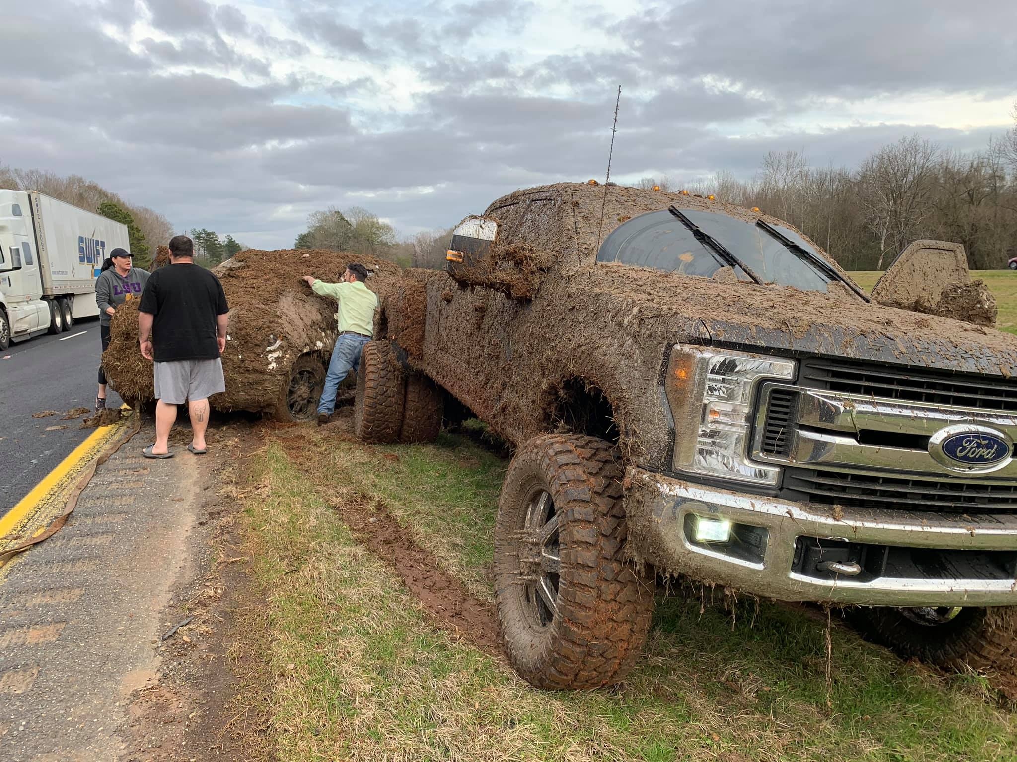 Ford F-350 Super Duty keo Toyota Tundra khoi bai lay hinh anh