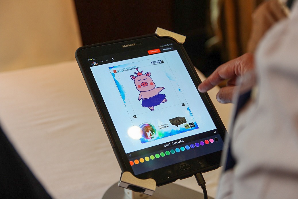 may chieu epson 12.000 lumen dau tien the gioi anh 7