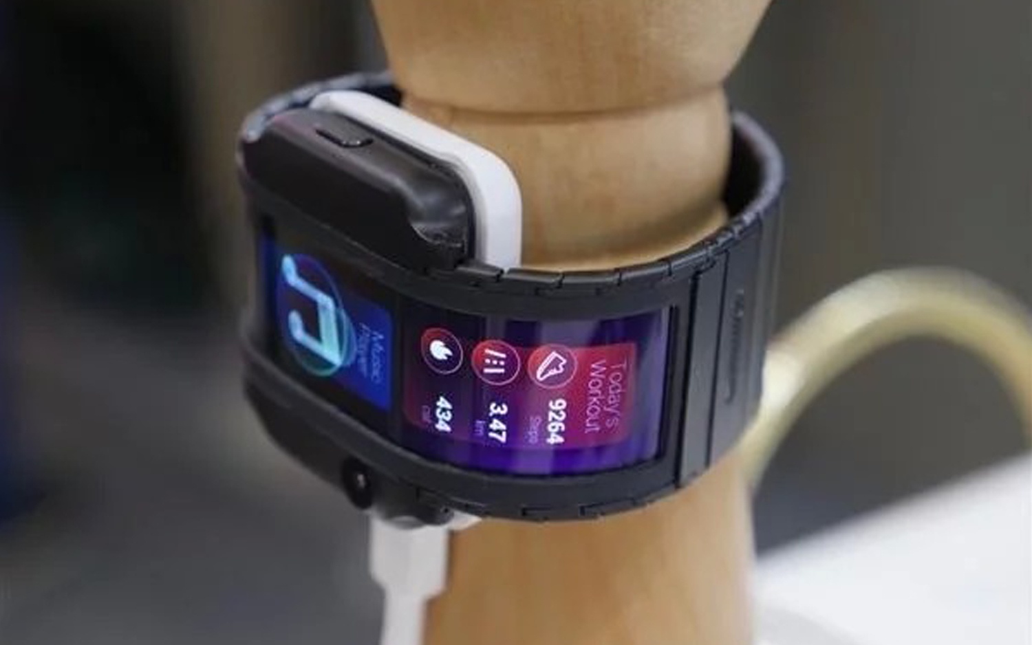 Smartwatch man hinh gap dau tien chuan bi ra mat hinh anh