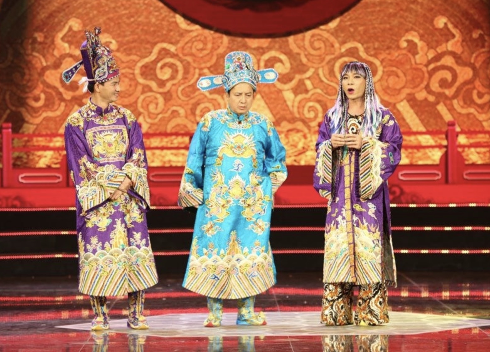 Nguoi Viet tim 'van mau' chuc Tet va Tao Quan ngay dau nam hinh anh