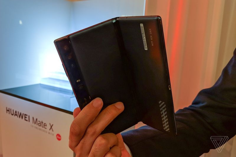 chi tiet Huawei Mate X anh 6