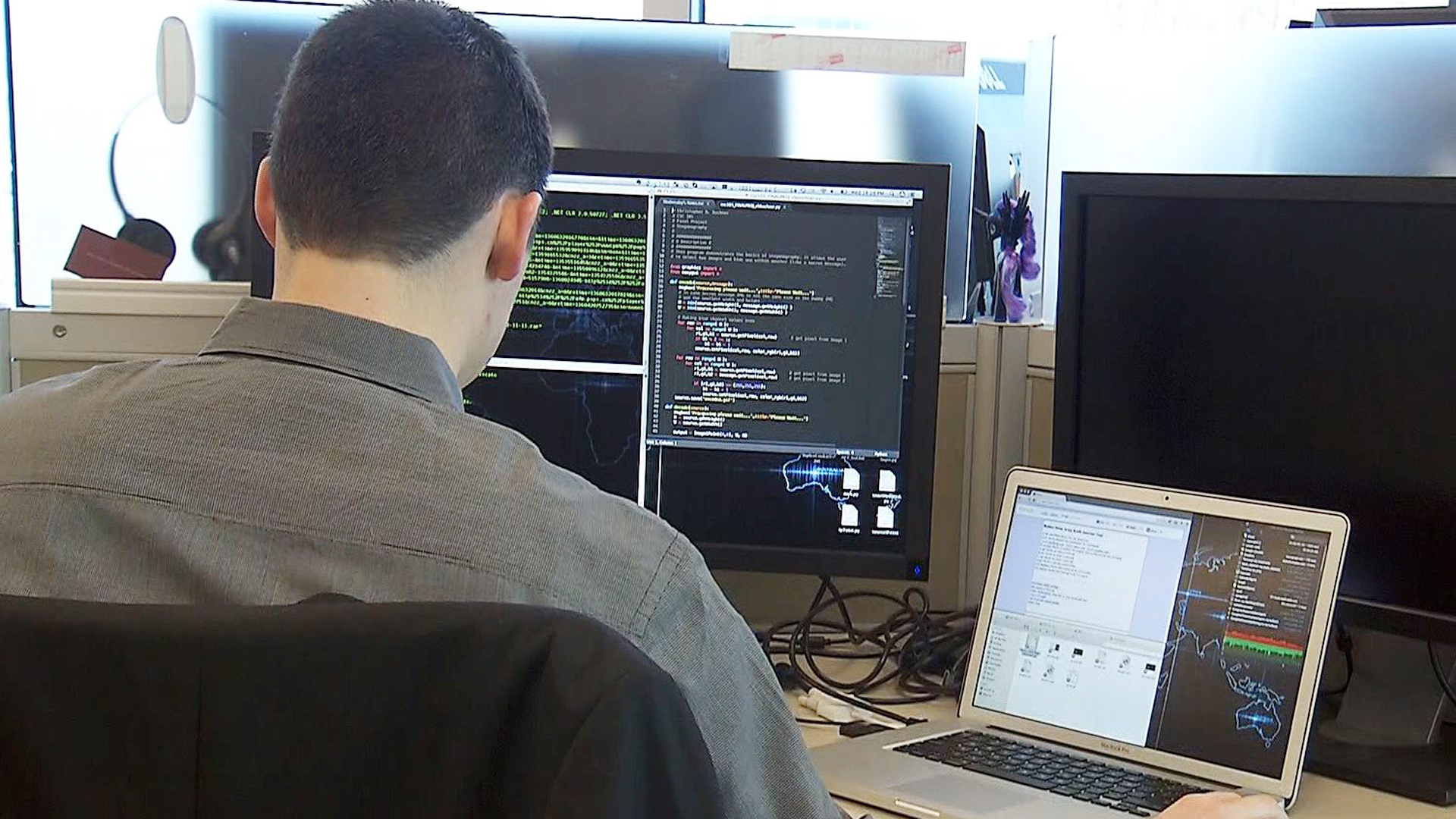 Hacker TQ tan cong 27 truong dai hoc My, danh cap bi mat quan su hinh anh