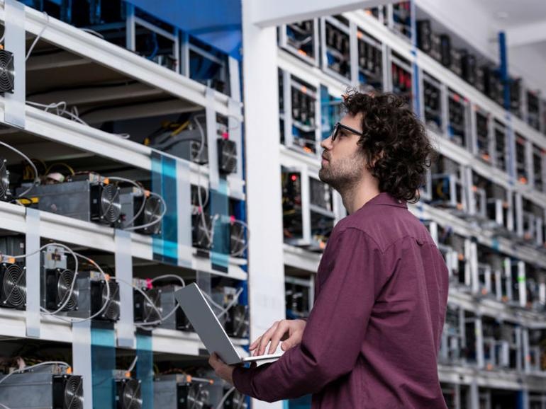 Ky su Blockchain luong hon 51 trieu dong moi thang hinh anh