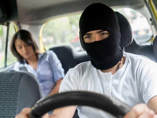 Uber bi kien 10 trieu USD vi tai xe tan cong tinh duc khach hang hinh anh