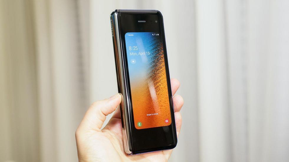 Bao quoc te noi ve Galaxy Fold: Trien vong, can hoan thien hinh anh