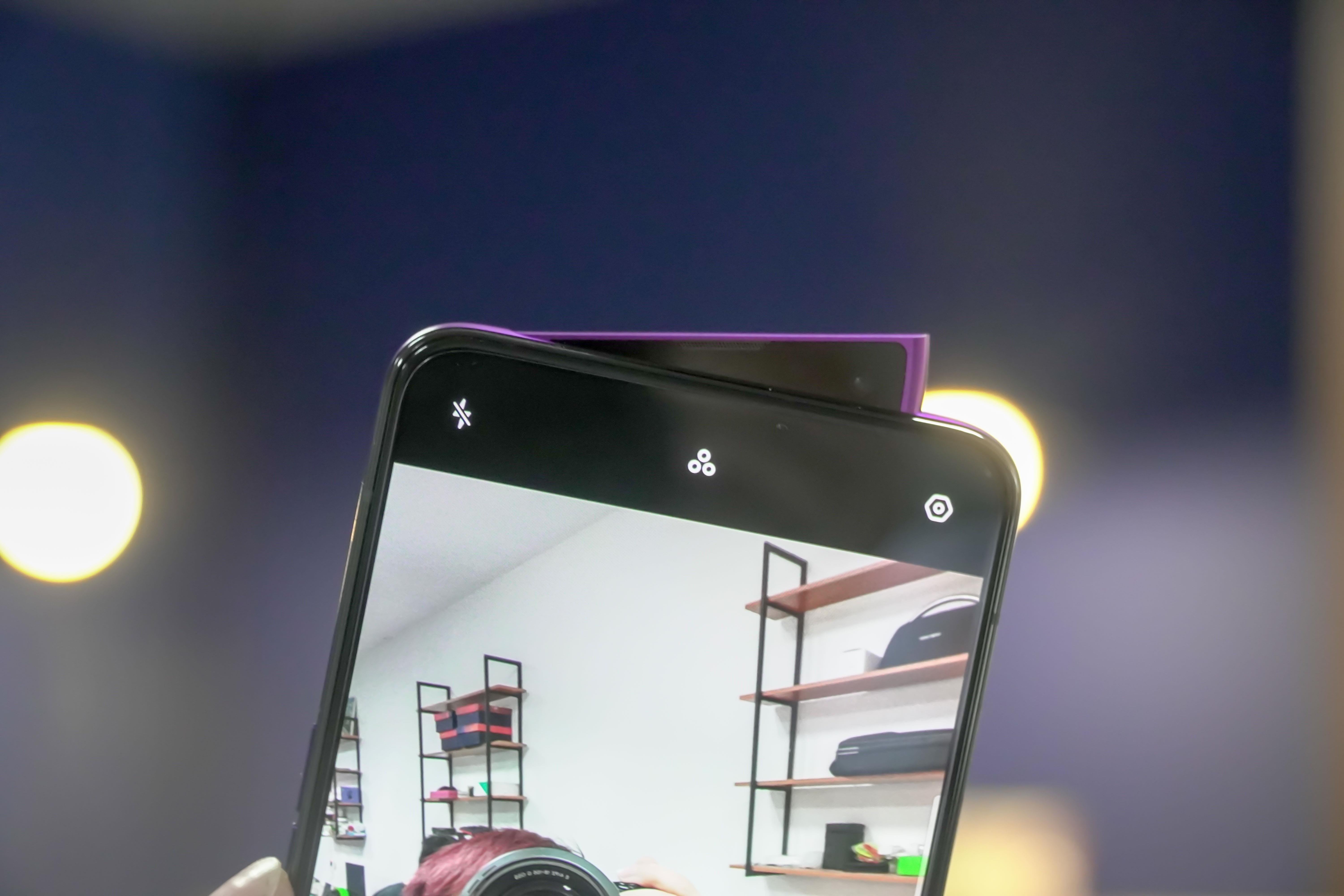 tren tay Oppo Reno anh 1