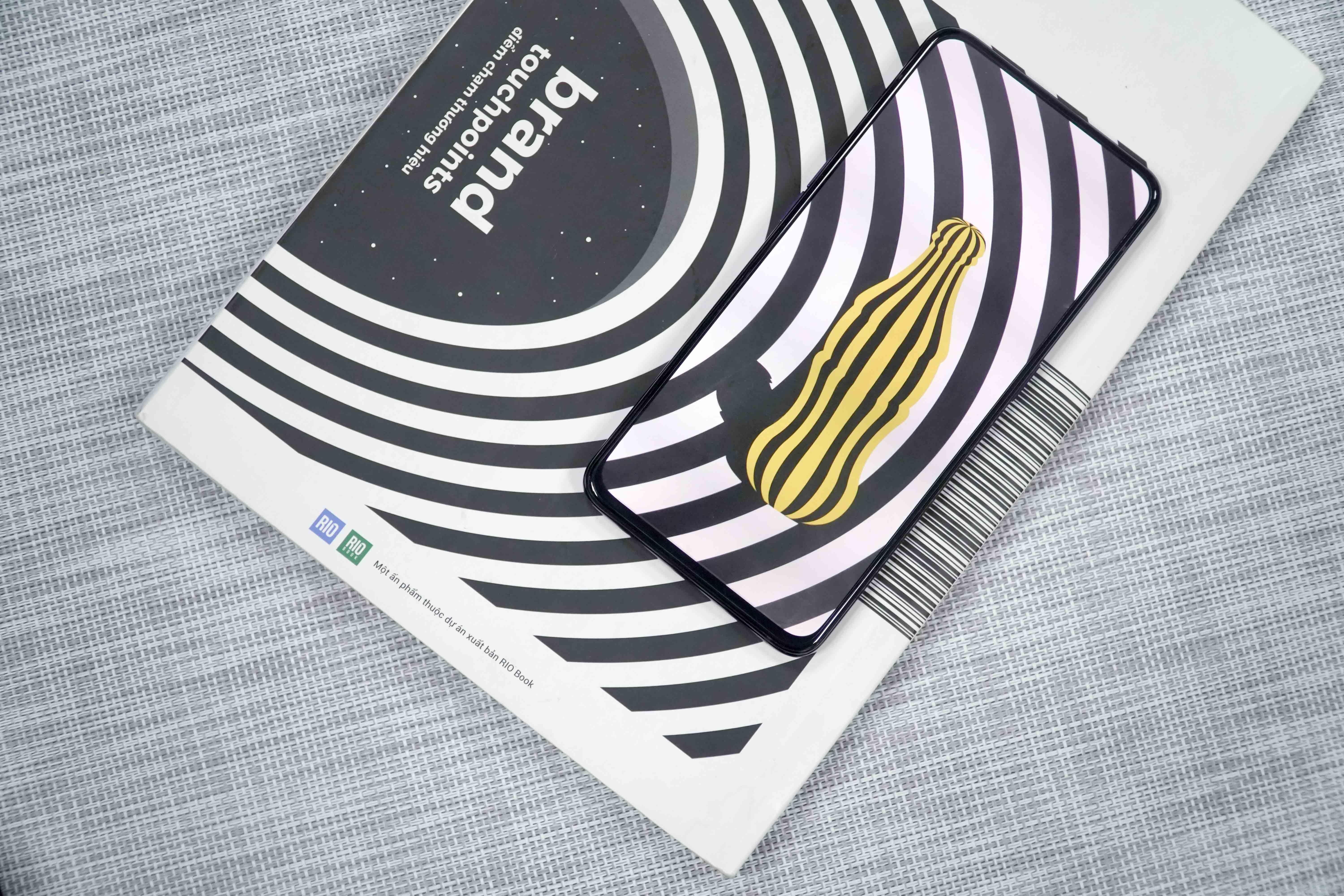 tren tay Oppo Reno anh 2