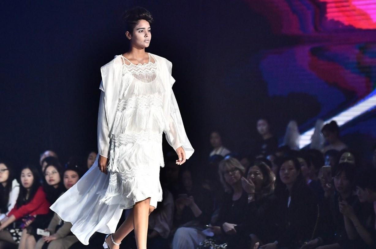 AI gianh a quan trong cuoc thi thiet ke thoi trang tai TQ hinh anh