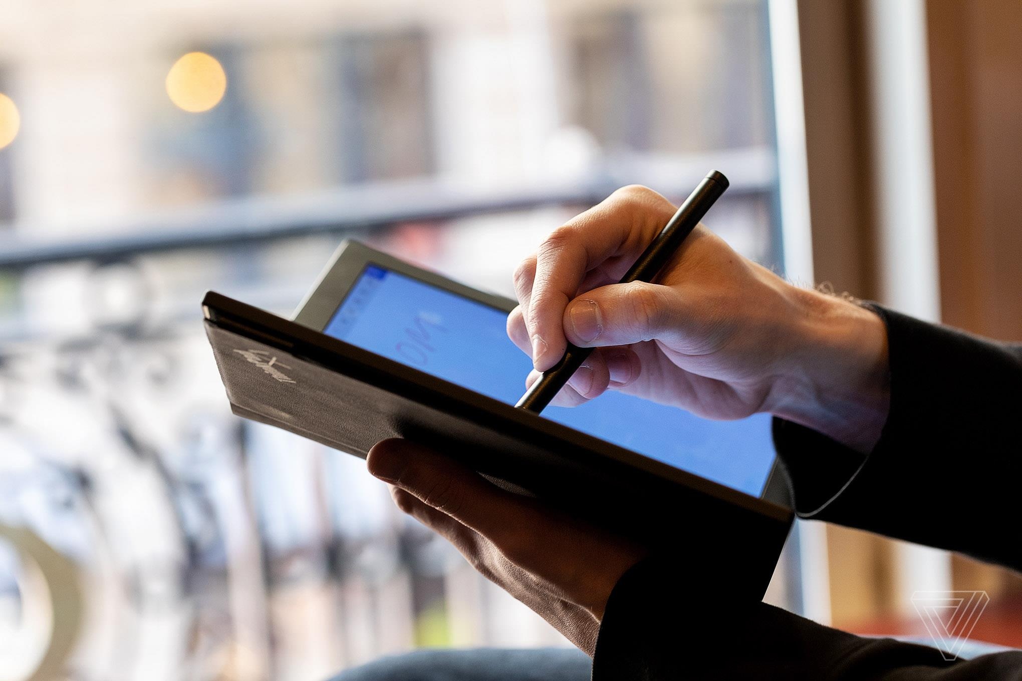 laptop man hinh gap anh 2