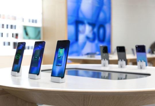 Bi cam van o My, dien thoai Huawei mua it, ban nhieu tai Viet Nam hinh anh