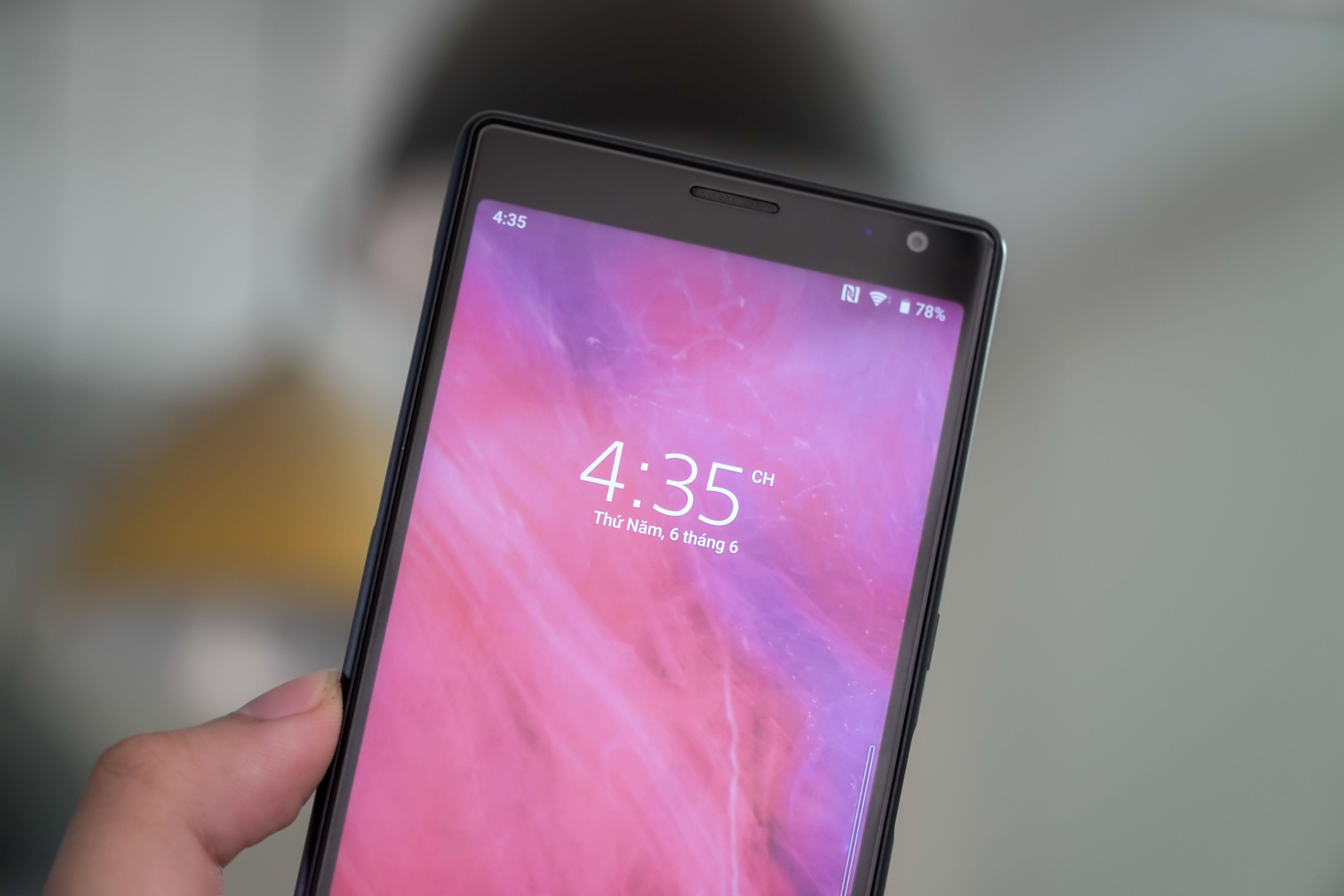 Tren tay Sony Xperia 10 Plus anh 2