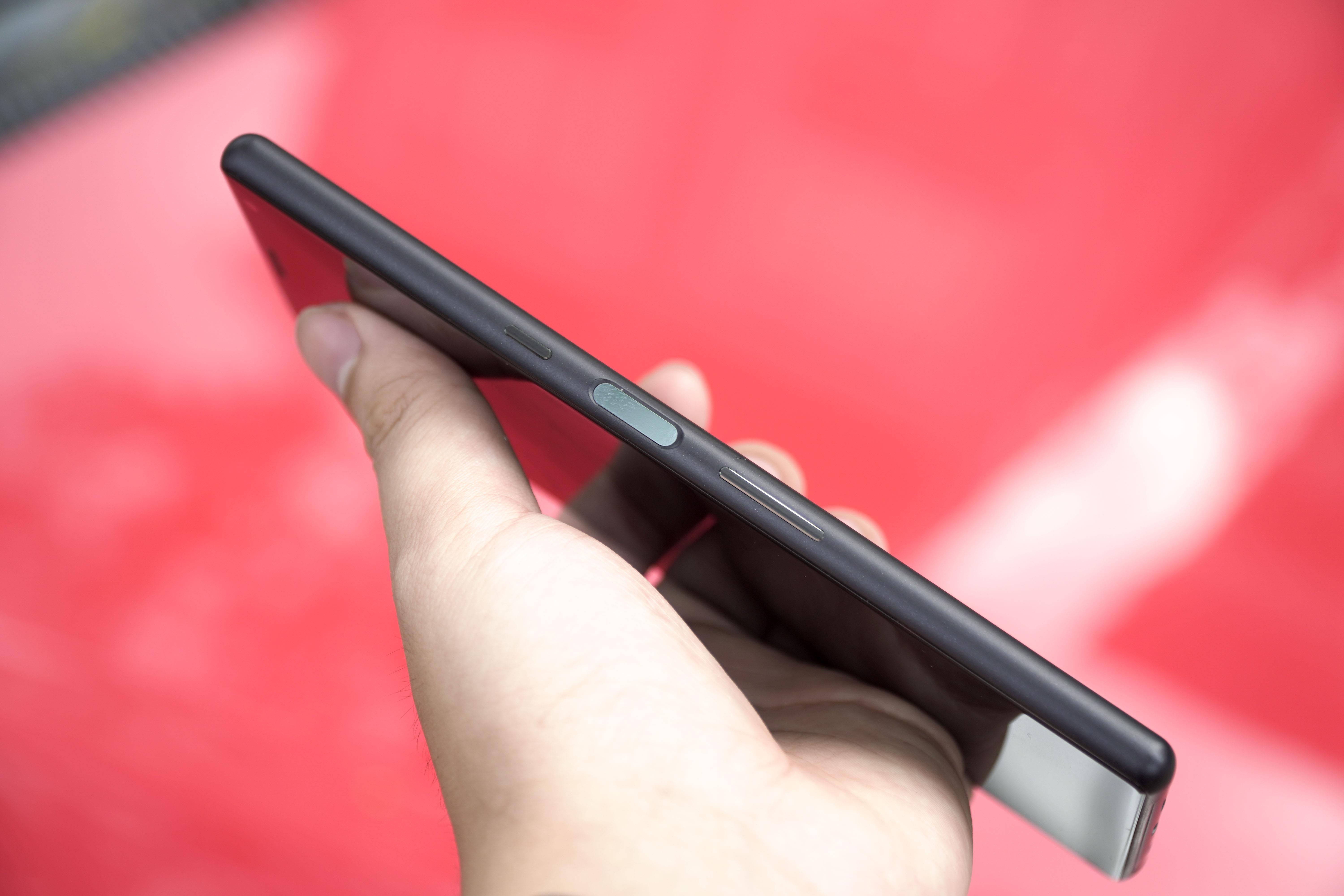 Tren tay Sony Xperia 10 Plus anh 3