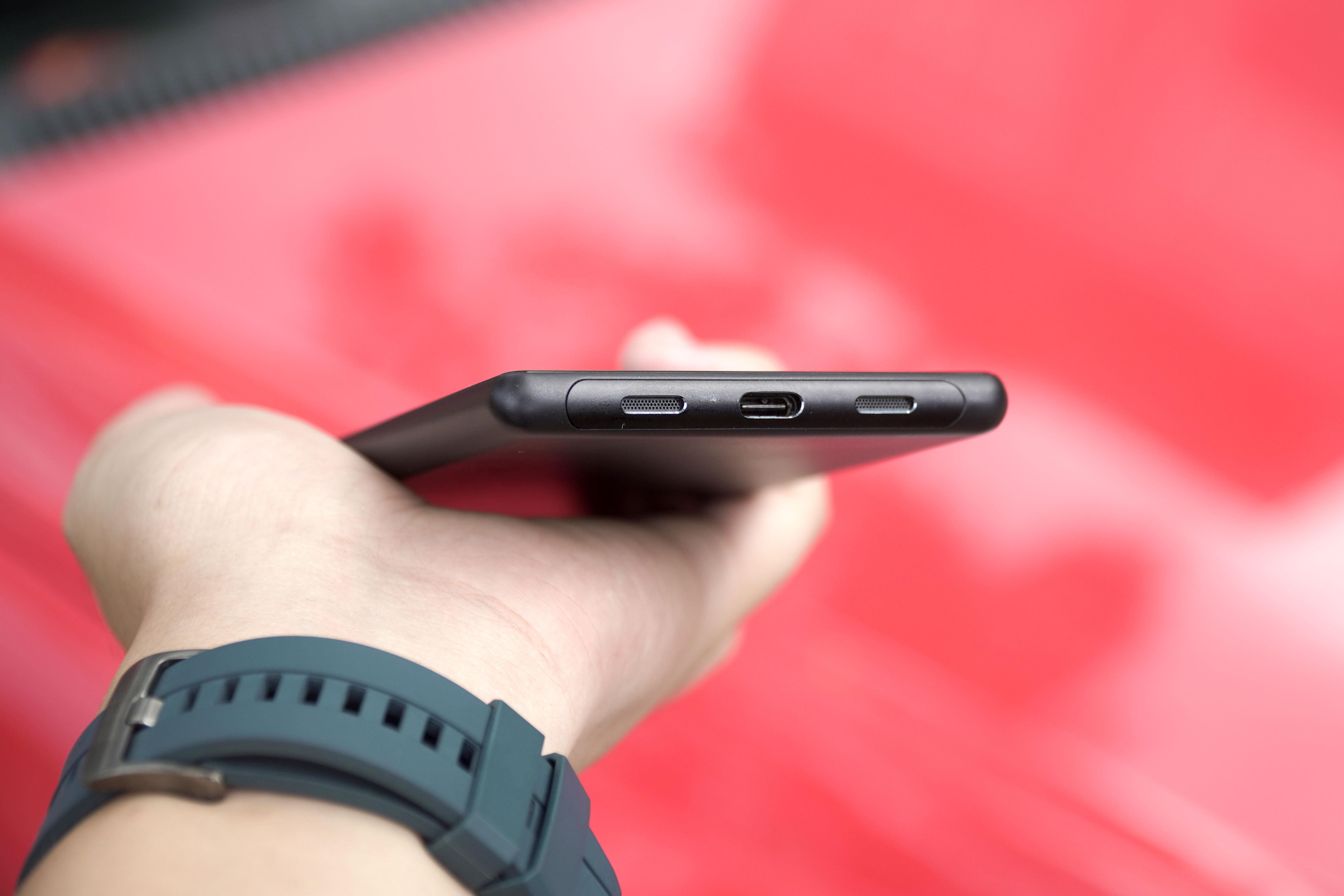 Tren tay Sony Xperia 10 Plus anh 4