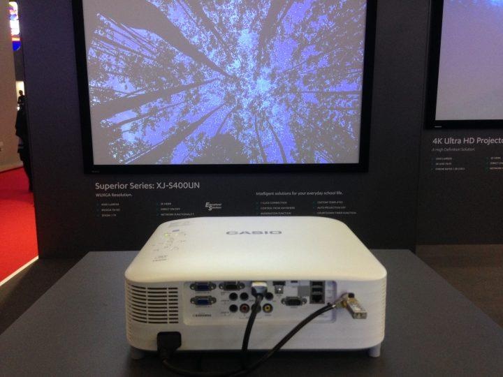 Casio tung may chieu ket noi khong day mot cham voi smartphone hinh anh