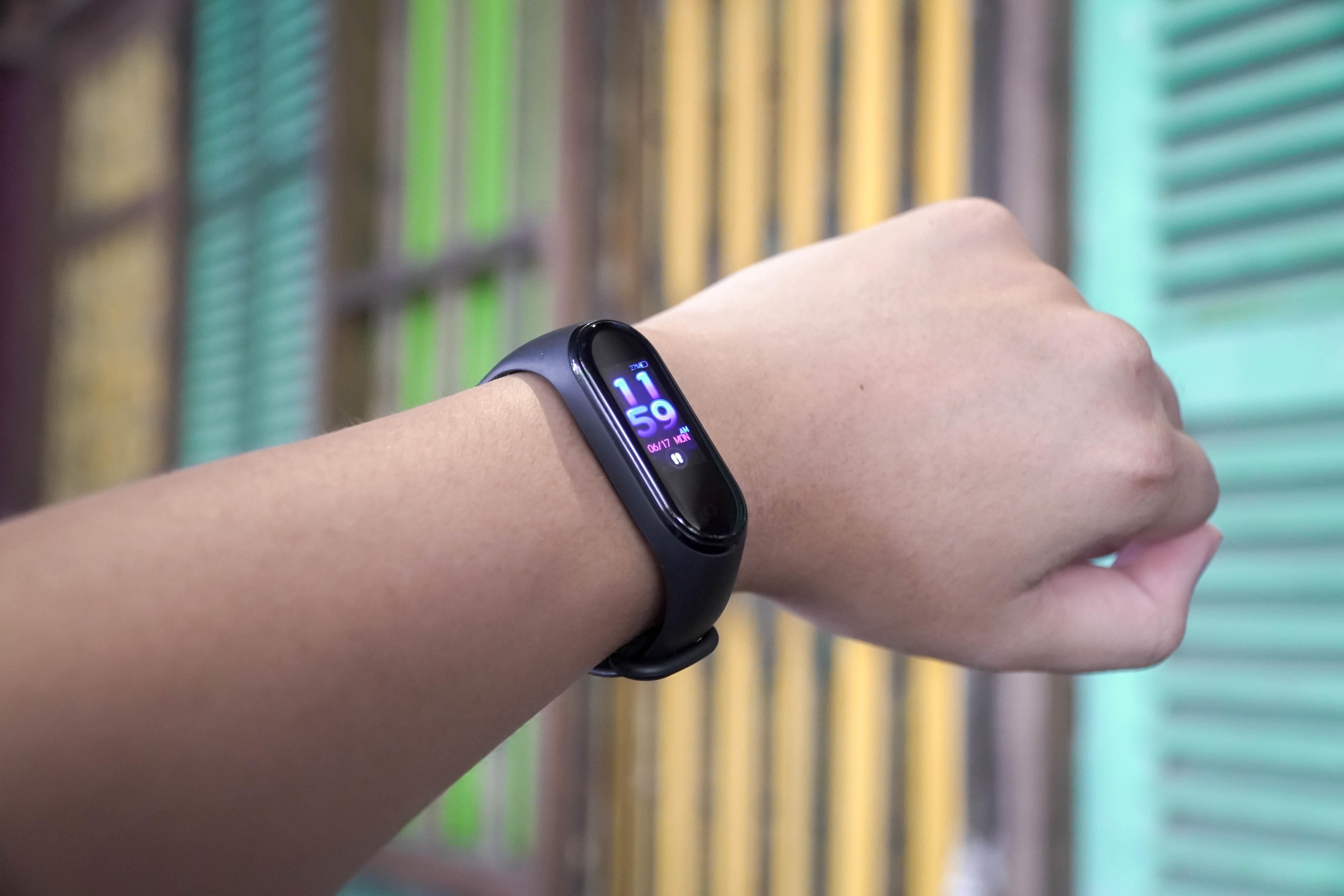 danh gia Xiaomi Mi Band 4 anh 7