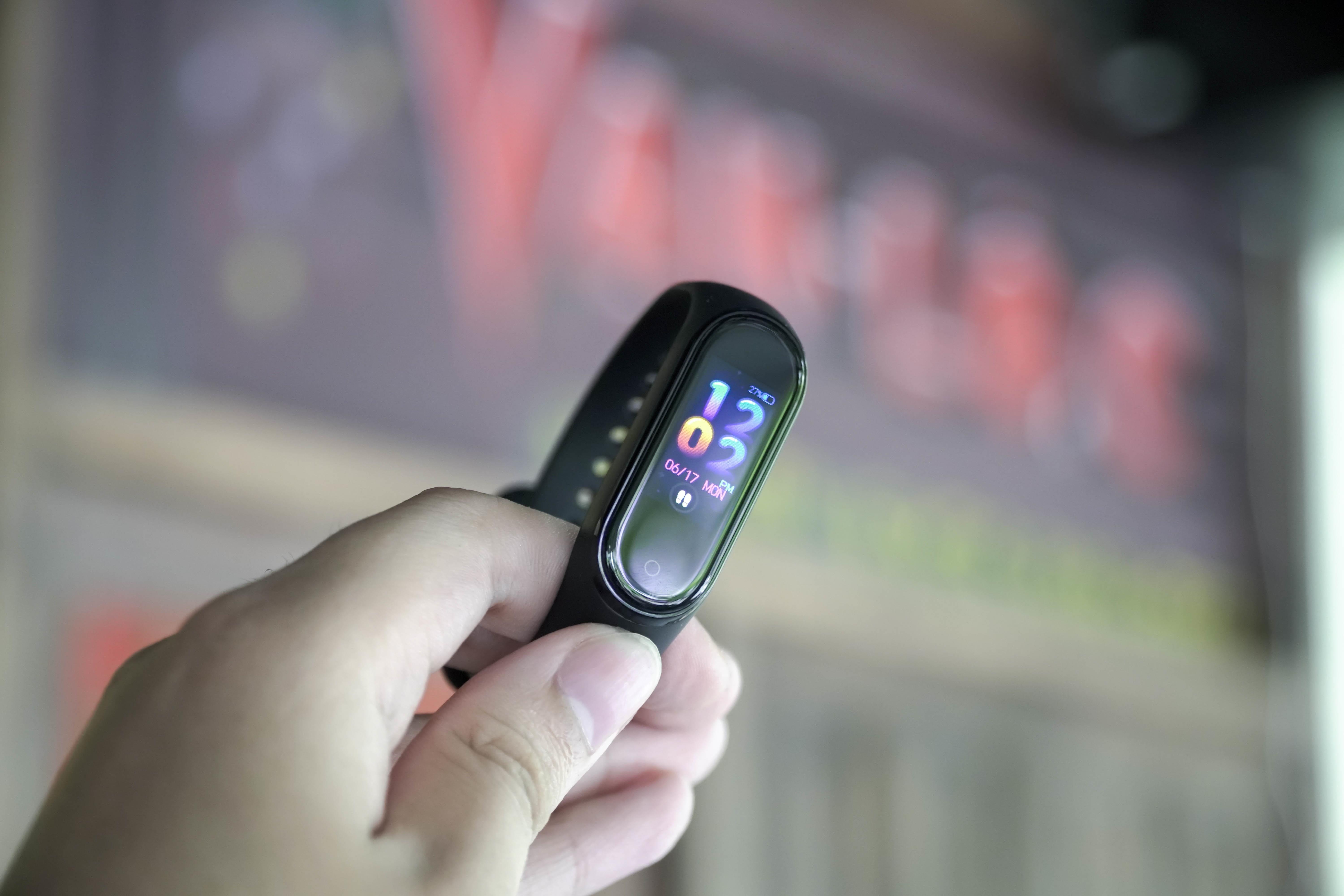 danh gia Xiaomi Mi Band 4 anh 1