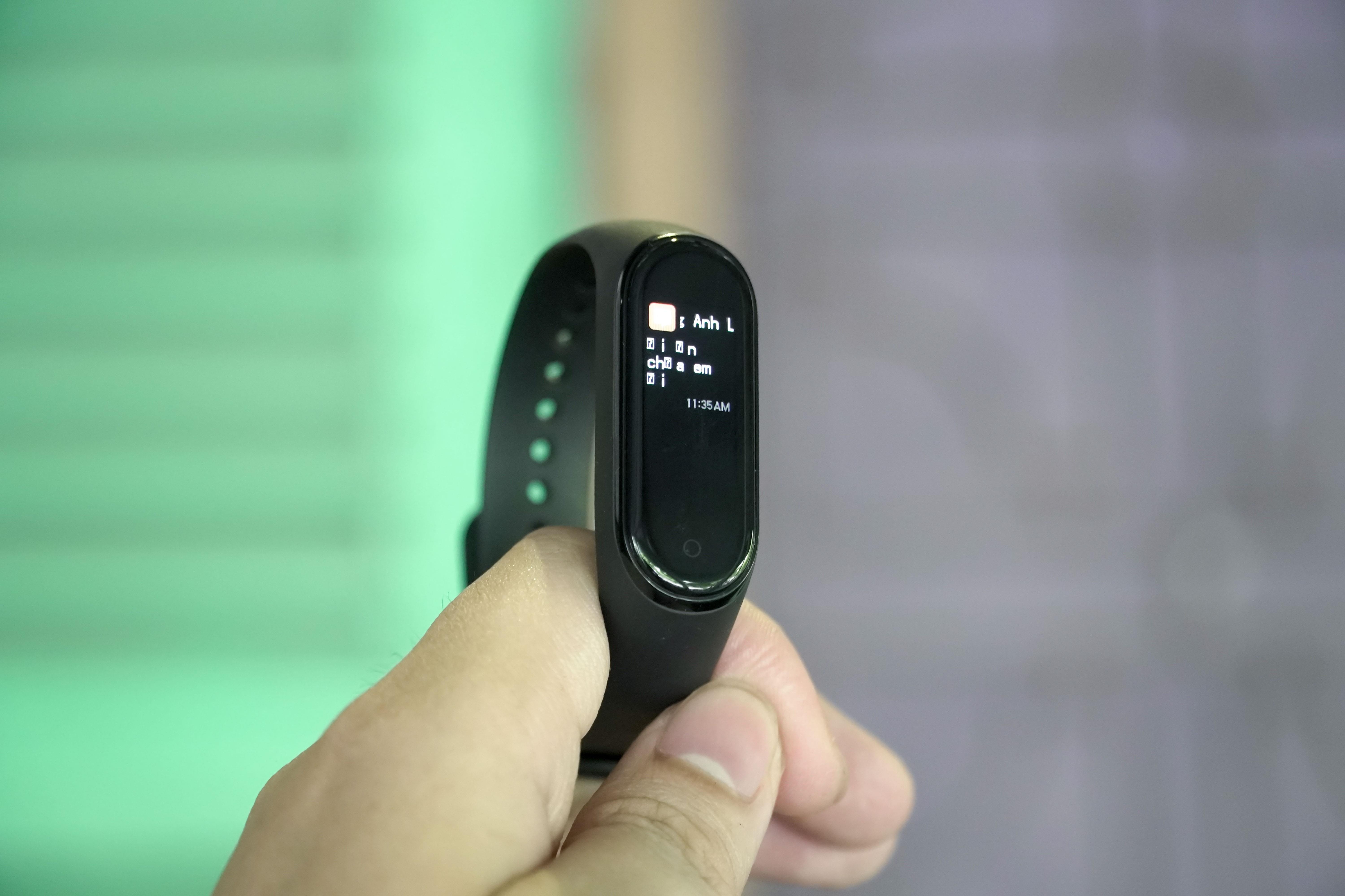 danh gia Xiaomi Mi Band 4 anh 6