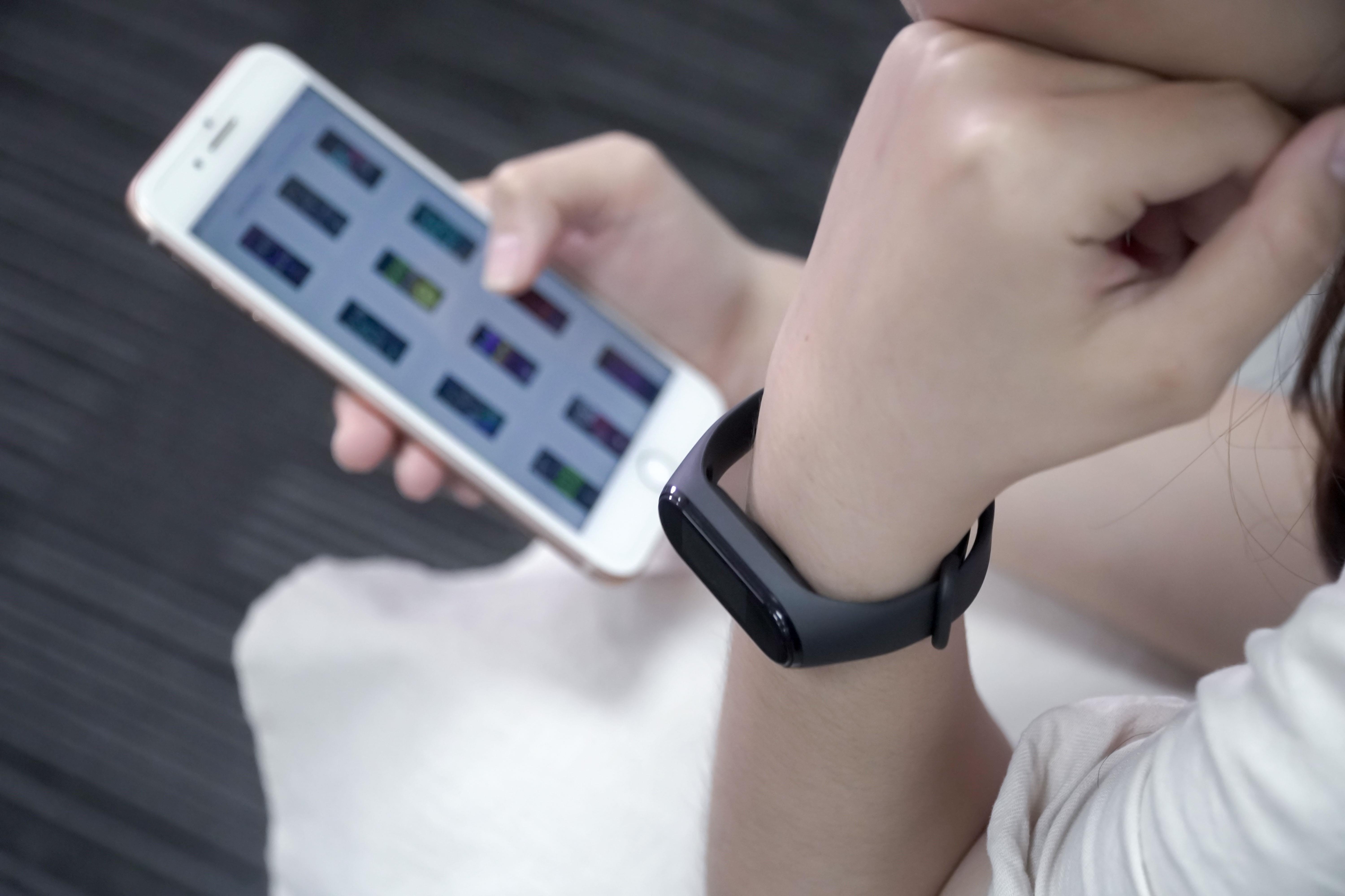 danh gia Xiaomi Mi Band 4 anh 8