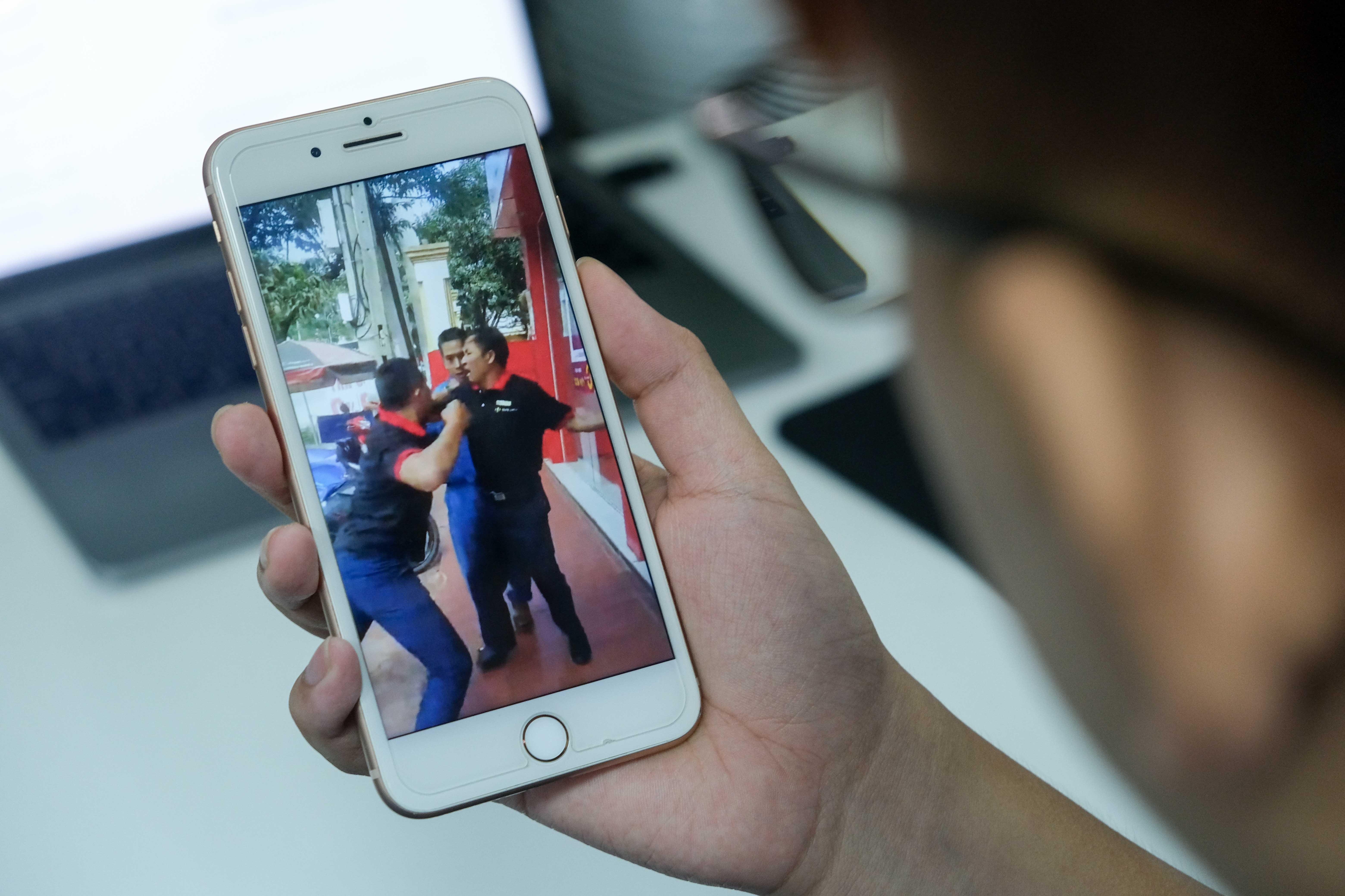 nhân viên đánh khách ảnh 1 nhan vien danh khach anh 1