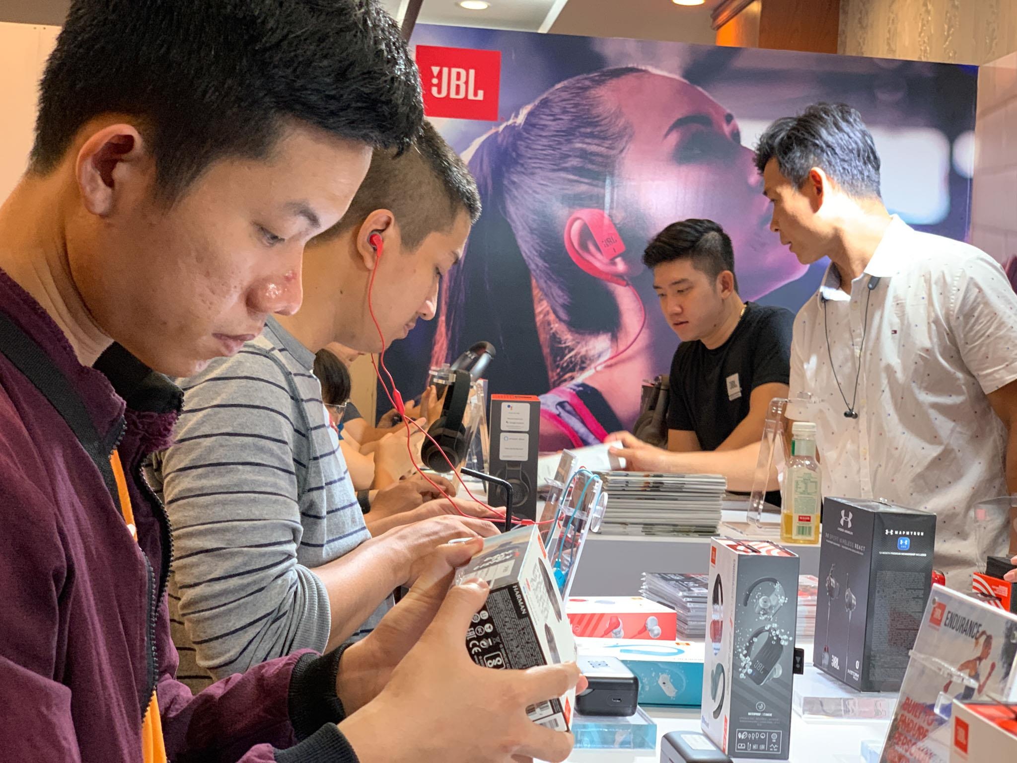 Headphile Show anh 12