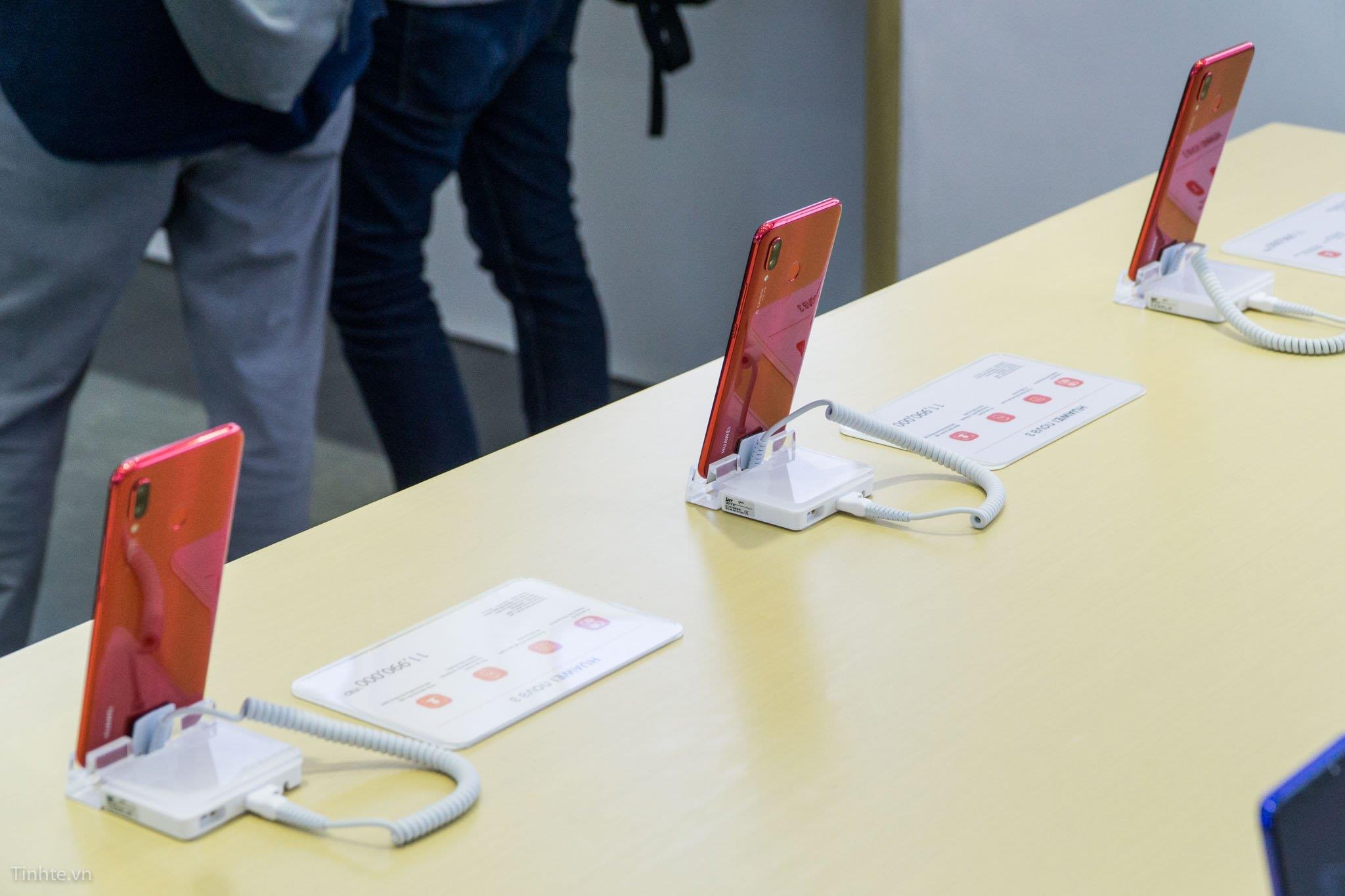 7 trieu, toi se mua smartphone tam trung moi thay vi may cu cao cap hinh anh