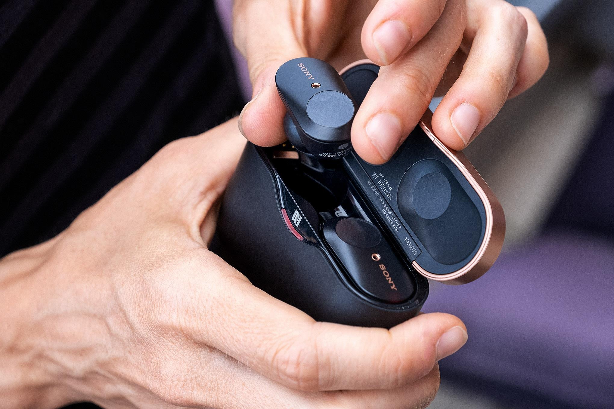 Sony tung 'ke tieu diet AirPods 2' - co chong on chu dong, gia 230 USD hinh anh