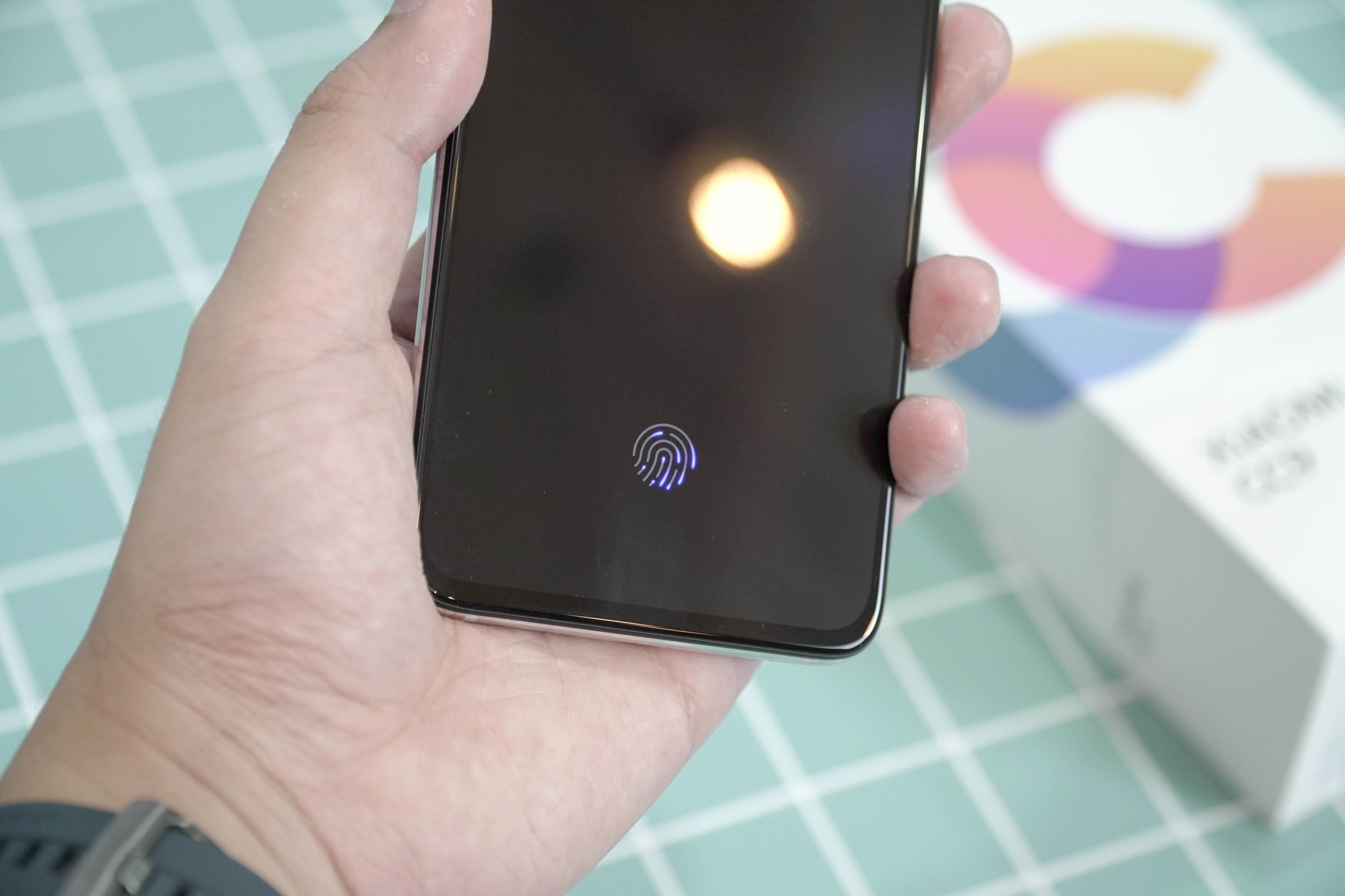 danh gia Xiaomi Mi CC9 anh 3