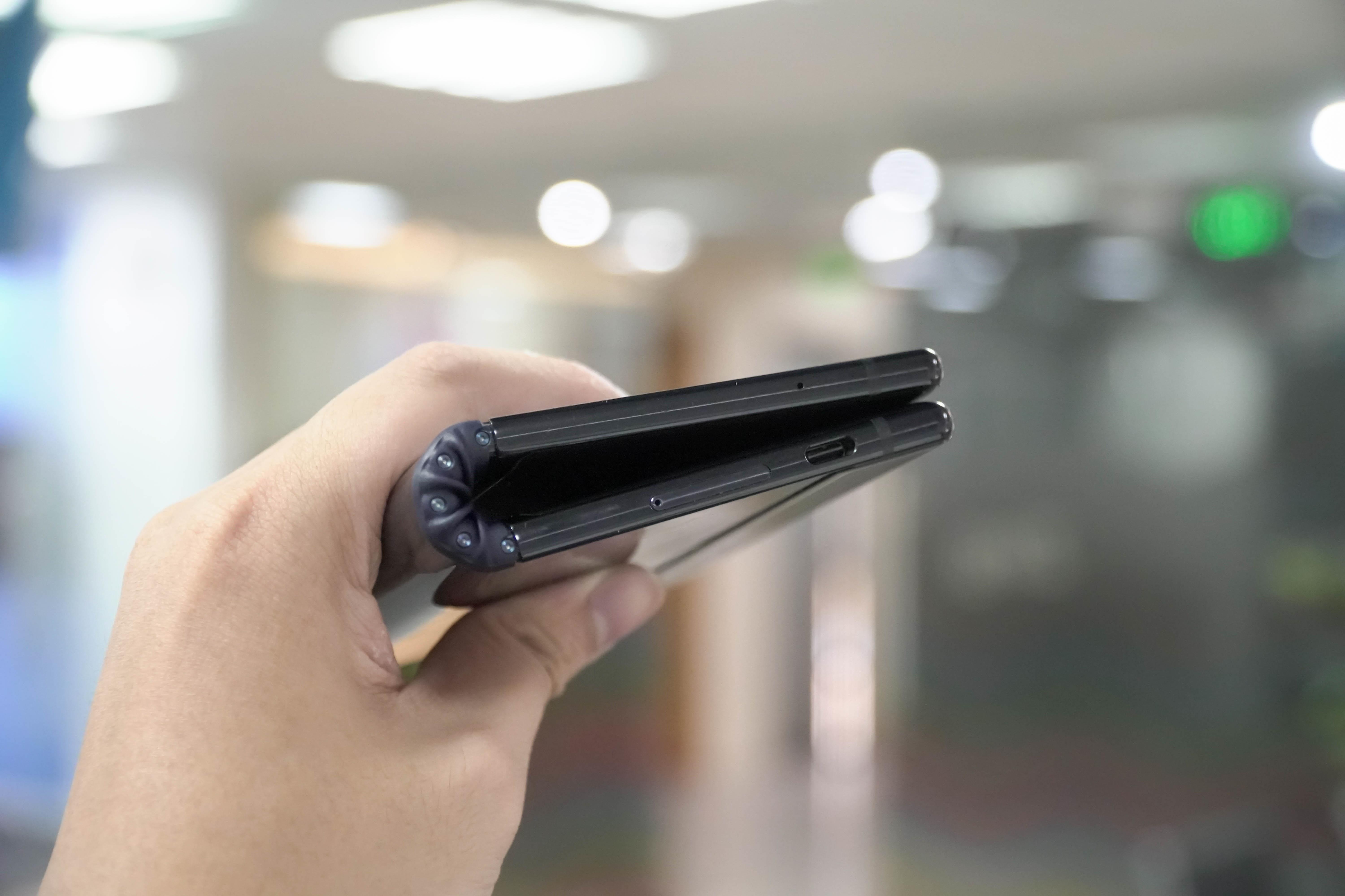 trai nghiem Royole Flexpai anh 4