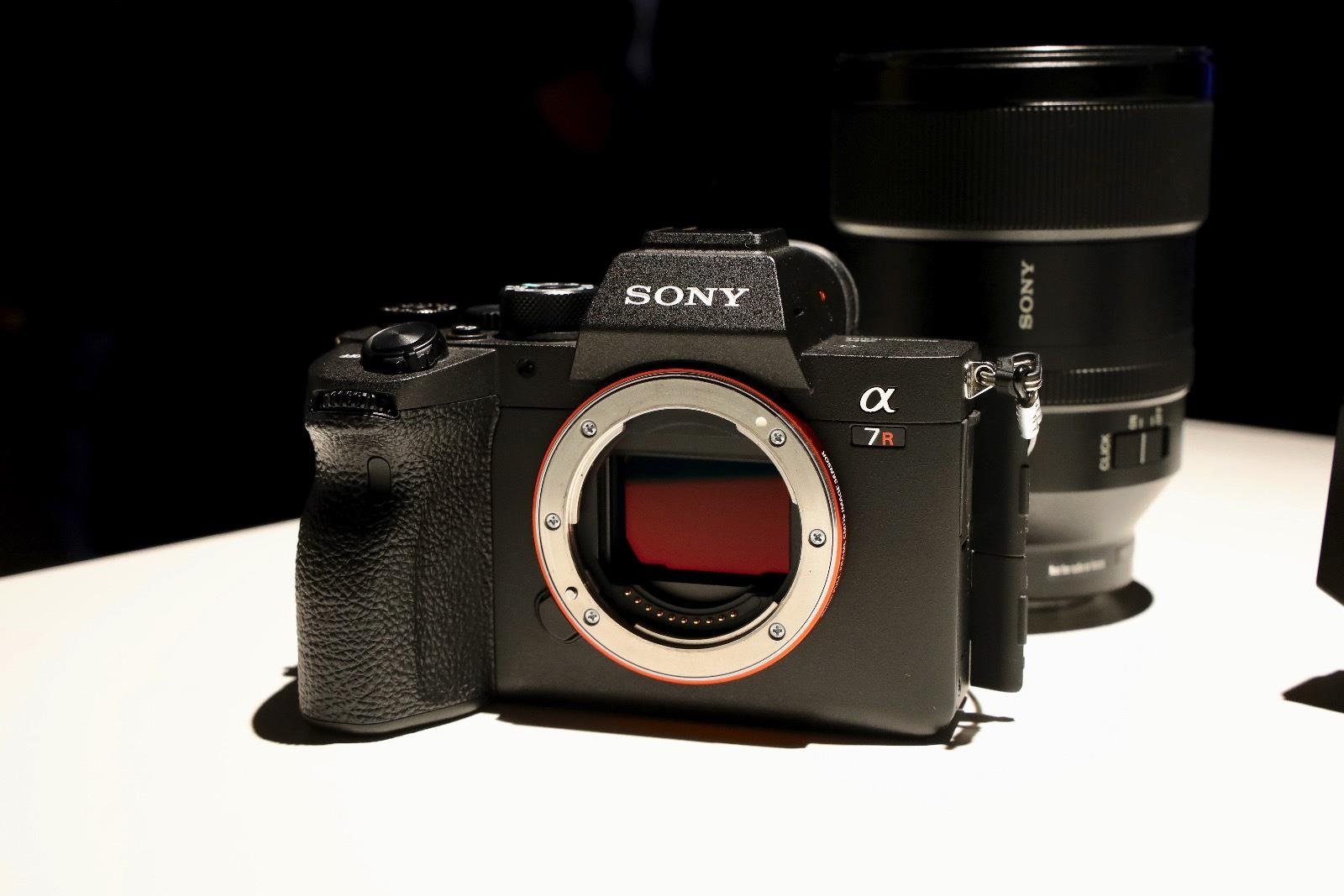 Sony A7R IV ra mat - cam bien 61 MP, gia 3.500 USD hinh anh