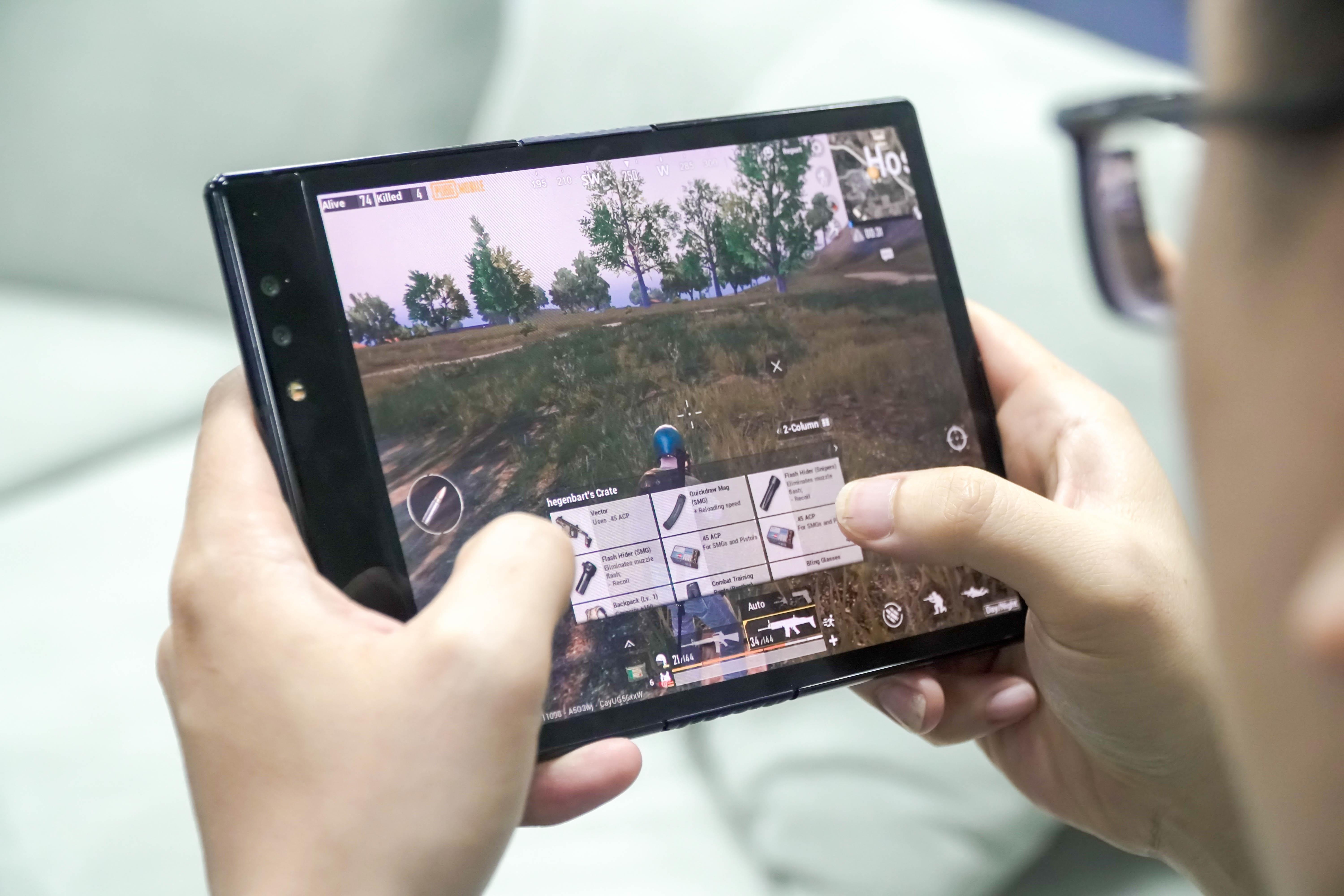 trai nghiem smartphone man hinh gap anh 4