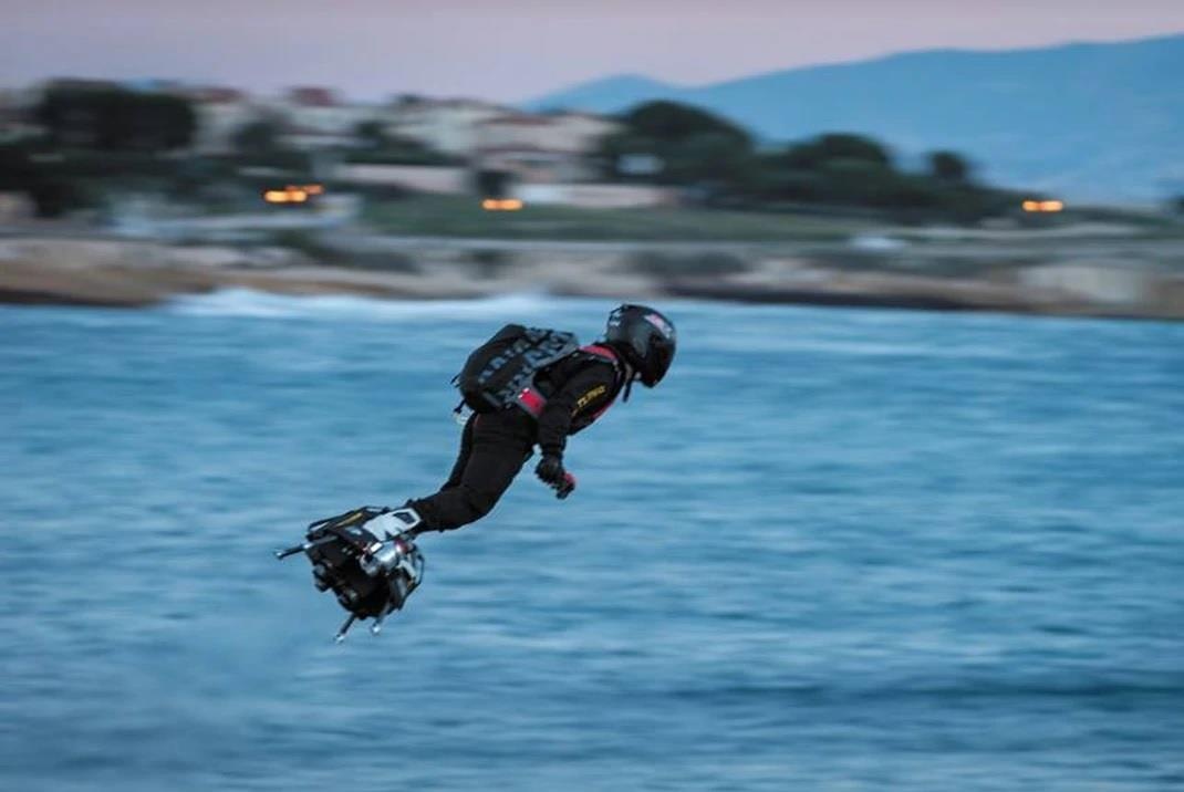 'Nguoi bay' vuot bien tu Phap sang Anh nhu the nao? hinh anh