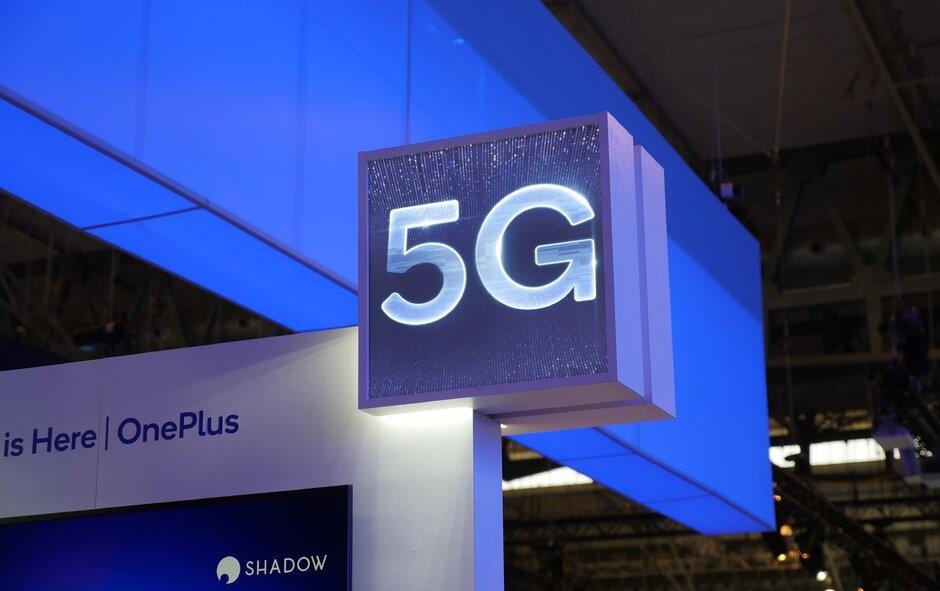 gia ban smartphone tang anh 3