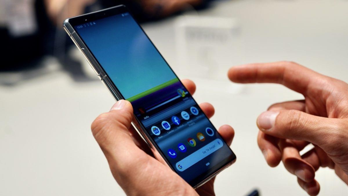 Thu dung Sony Xperia 5 - nho gon, khac biet nhung thieu net hien dai hinh anh