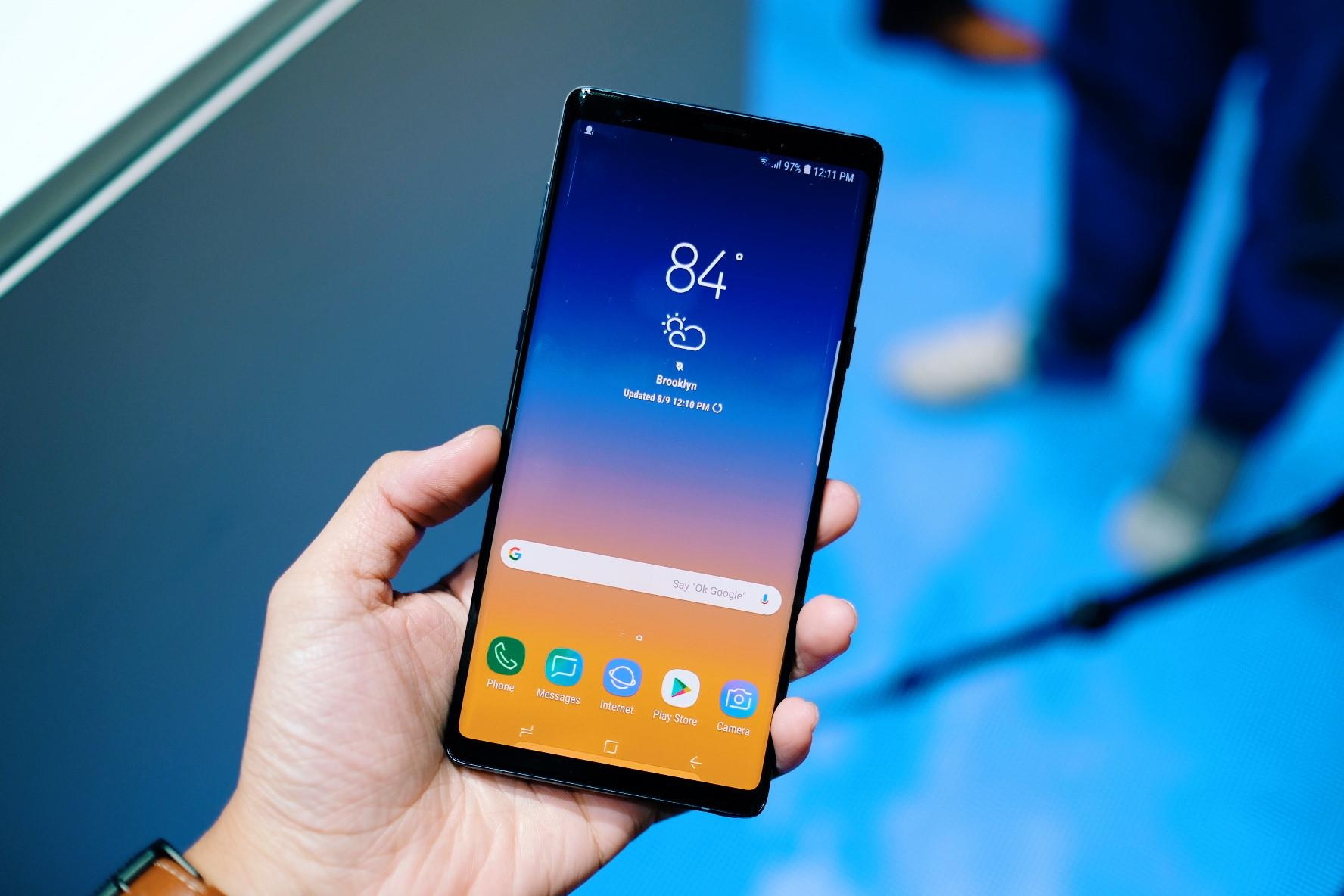 smartphone giam gia cuoi thang 8 anh 2