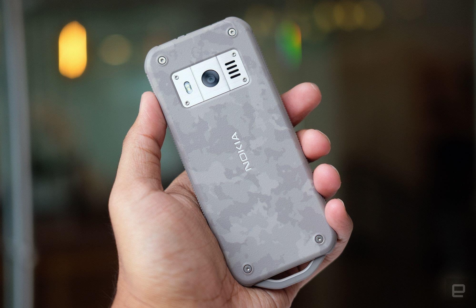 Chi tiet Nokia 800 Tough - 'cuc gach' sieu ben, pin cho ca thang hinh anh