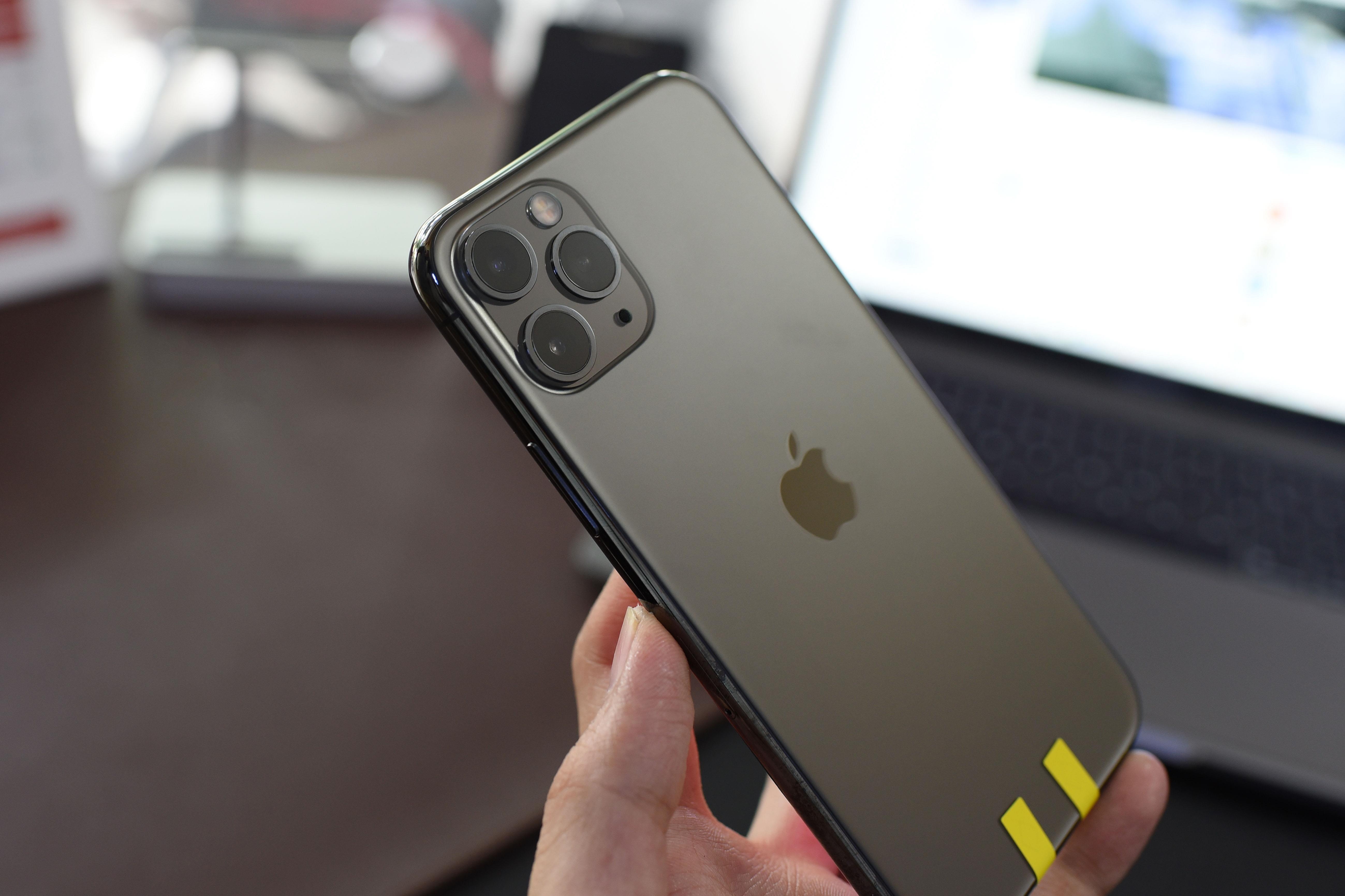 Chua ban ra, iPhone 11 va Pixel 4 XL ve Viet Nam bang cach nao? hinh anh