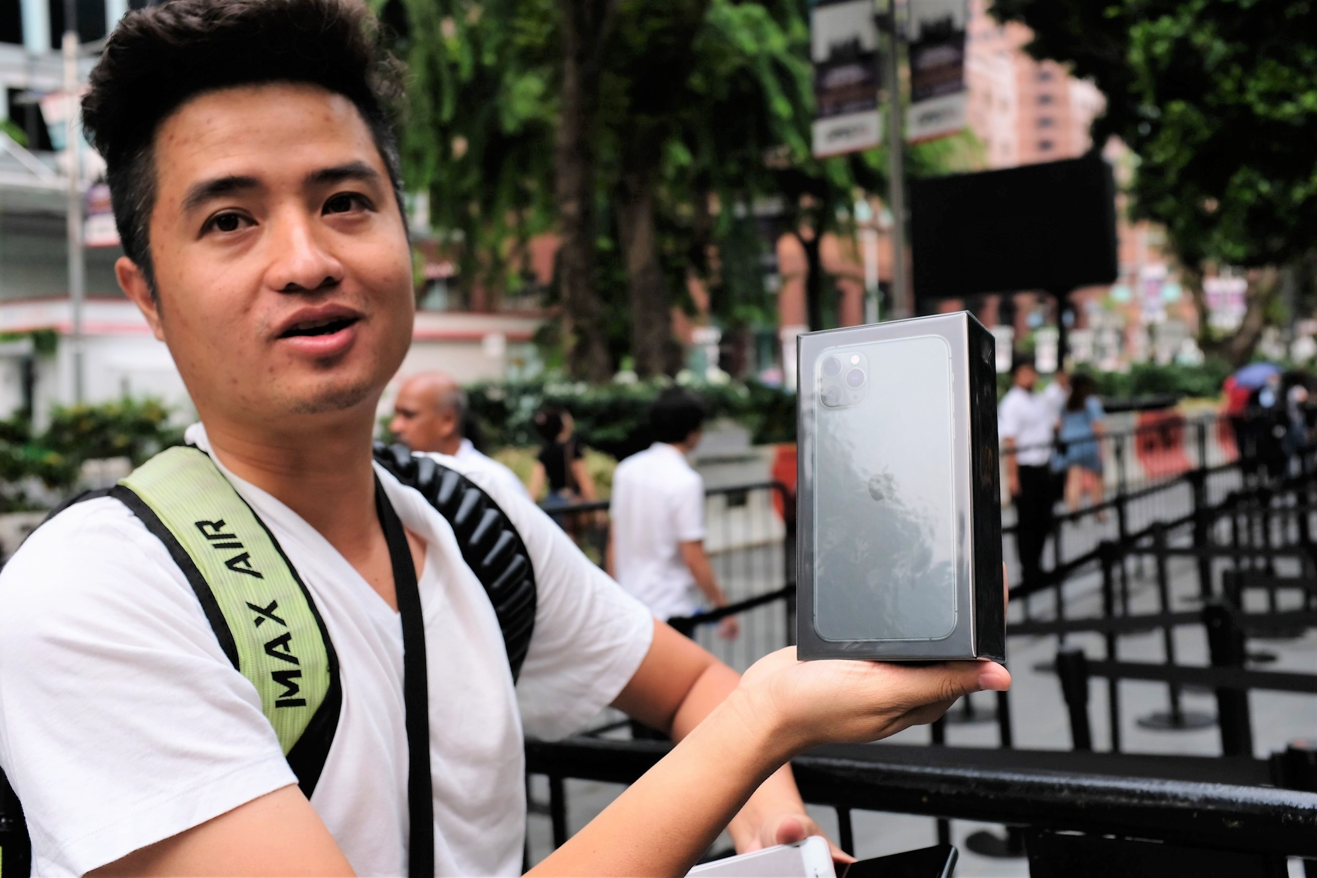 gia ban iPhone 11 anh 6