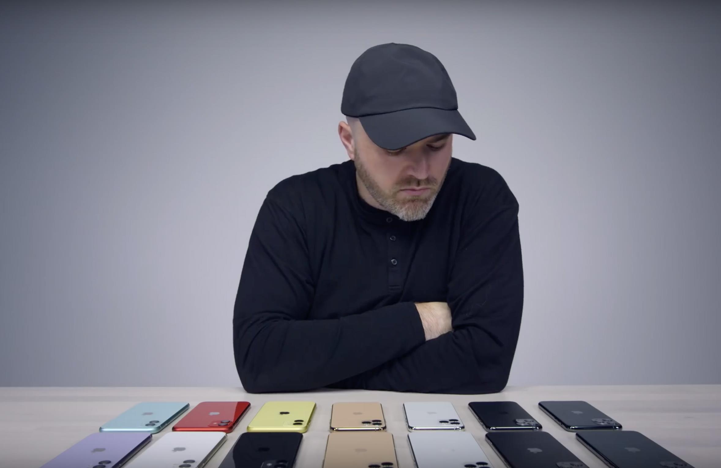 Thanh nien mo hop 14 chiec iPhone khong noi mot cau hinh anh