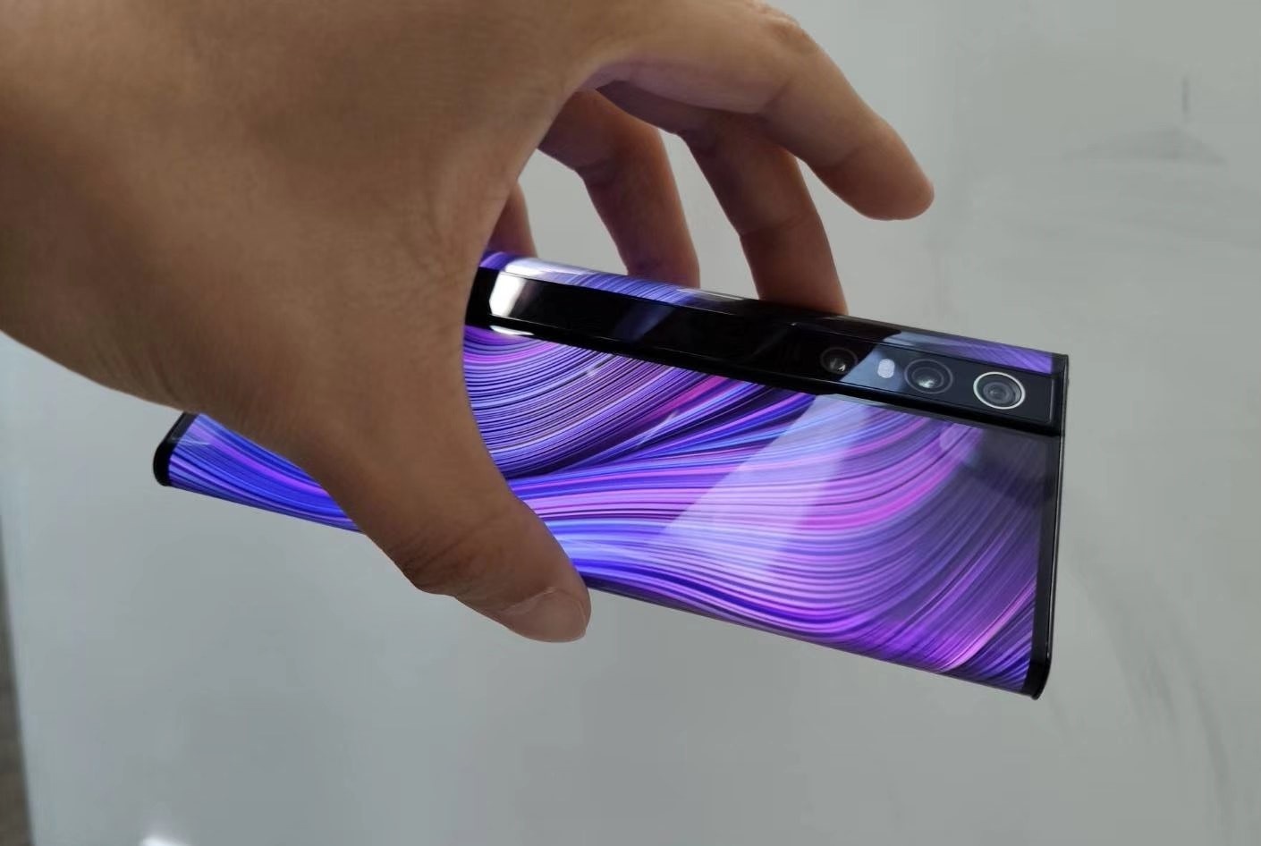 Xiaomi Mi Mix Alpha so huu man hinh tran than may, camera 108 MP hinh anh