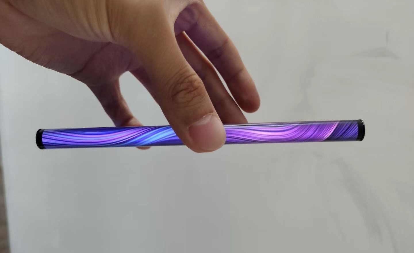 tren tay Xiaomi Mi Mix Alpha anh 2